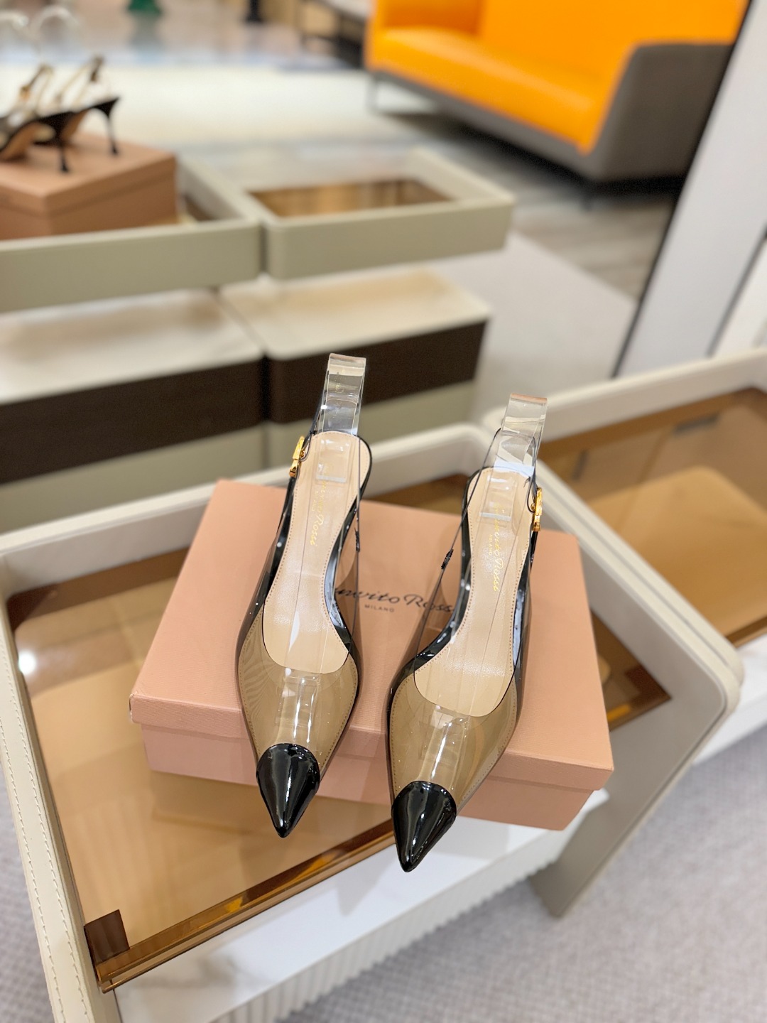 Gianvito rossi 👠顶级版本！代购品质！👡尖头高跟凉鞋，宛如从童话中走来的仙履😜💖。尖头设计