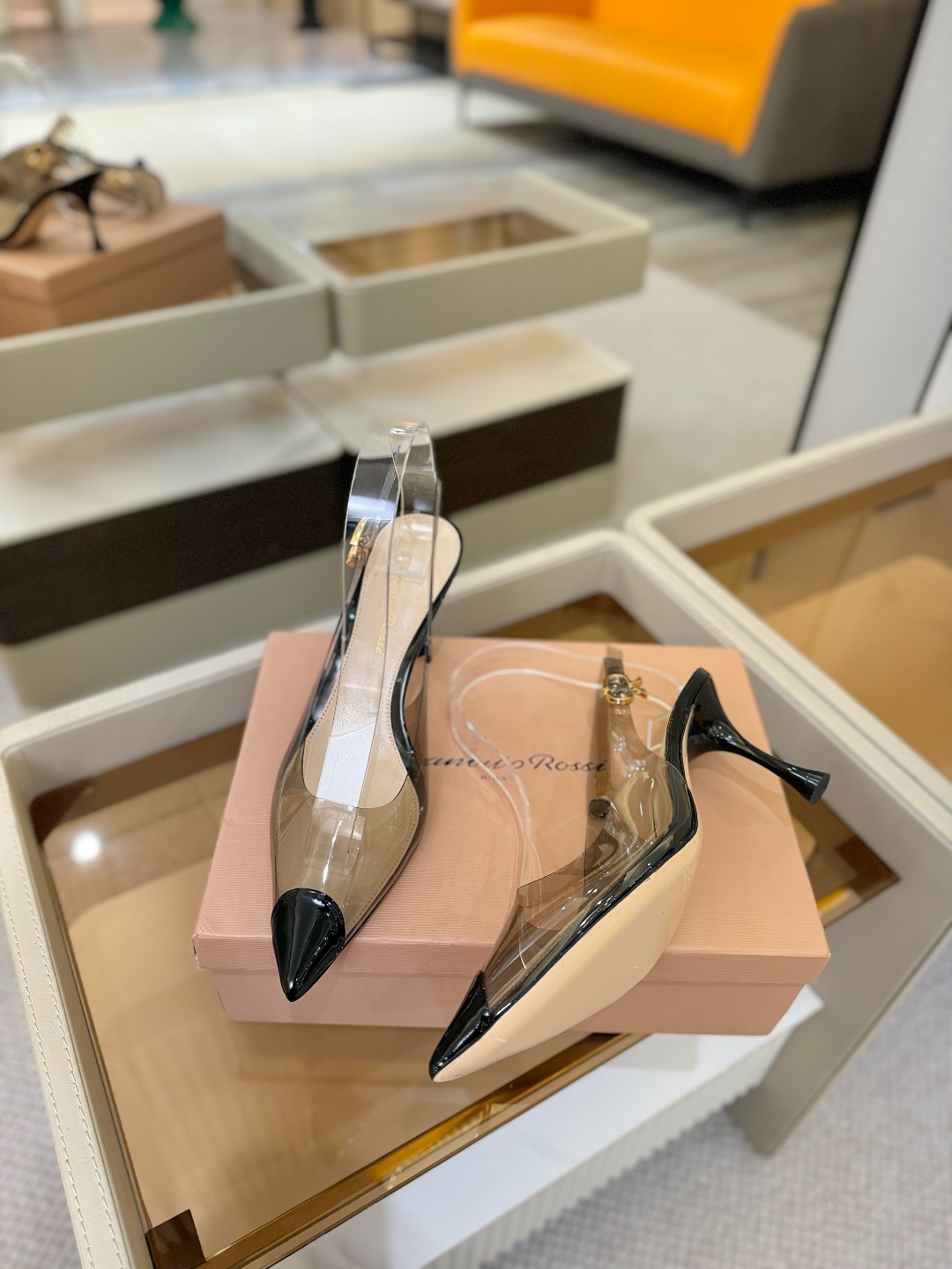 Gianvito rossi 👠顶级版本！代购品质！👡尖头高跟凉鞋，宛如从童话中走来的仙履😜💖。尖头设计