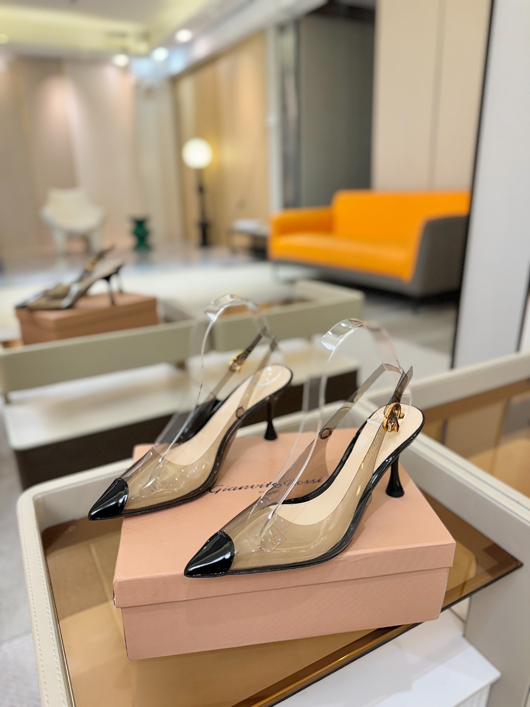 Gianvito rossi 👠顶级版本！代购品质！👡尖头高跟凉鞋，宛如从童话中走来的仙履😜💖。尖头设计