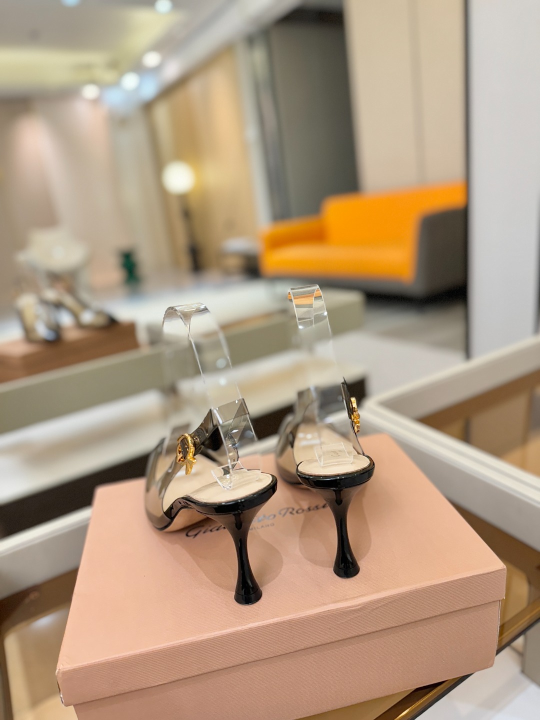 Gianvito rossi 👠顶级版本！代购品质！👡尖头高跟凉鞋，宛如从童话中走来的仙履😜💖。尖头设计
