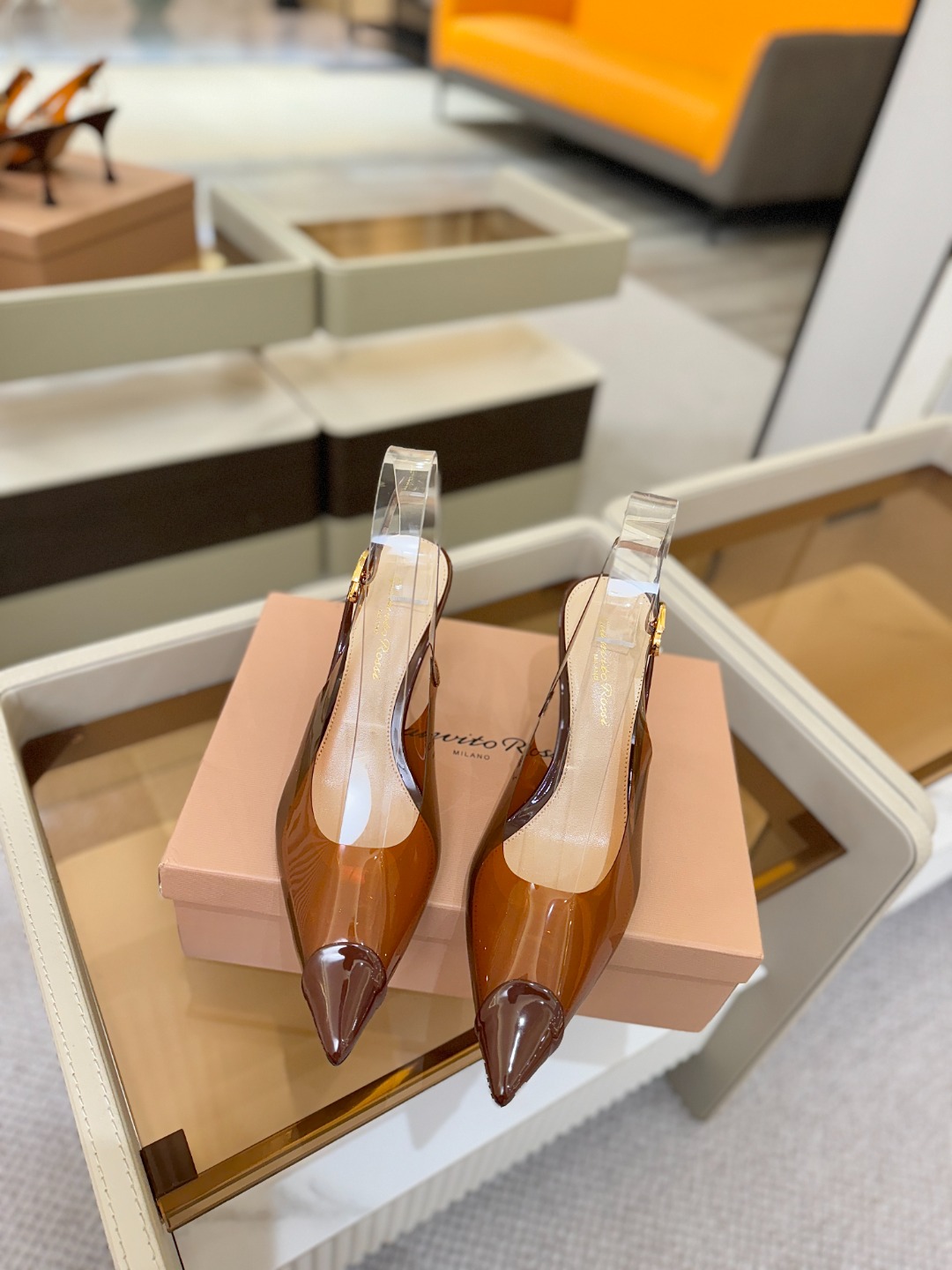 Gianvito rossi 👠顶级版本！代购品质！👡尖头高跟凉鞋，宛如从童话中走来的仙履😜💖。尖头设计