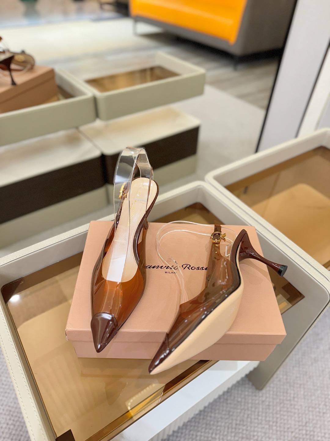Gianvito rossi 👠顶级版本！代购品质！👡尖头高跟凉鞋，宛如从童话中走来的仙履😜💖。尖头设计