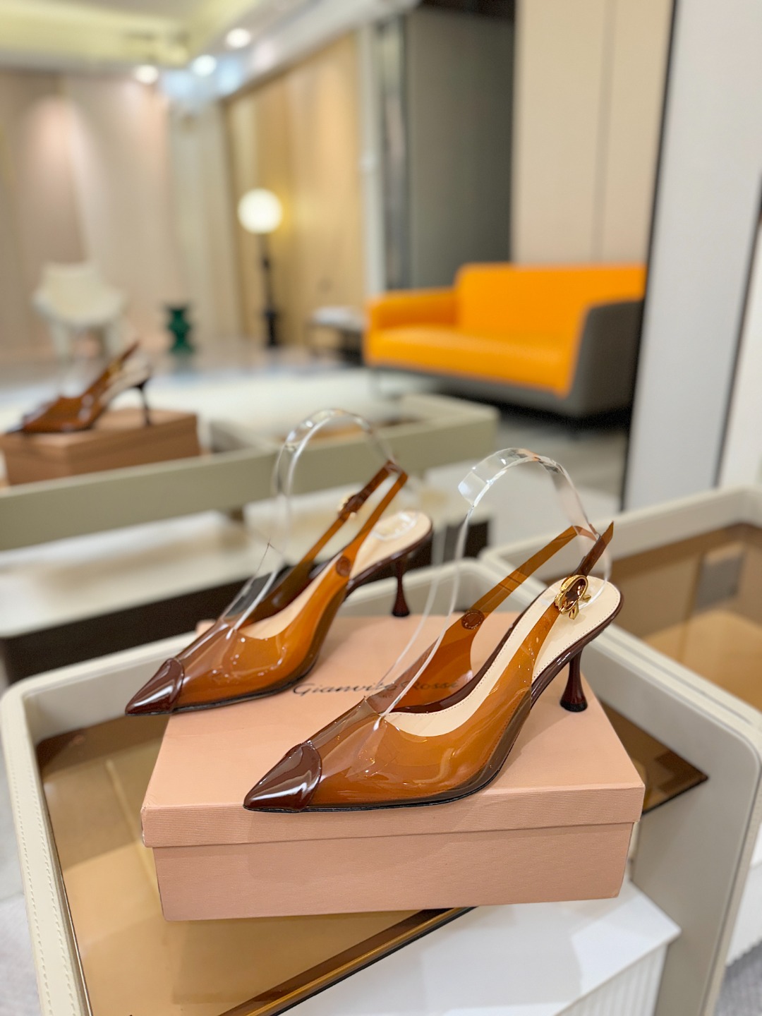 Gianvito rossi 👠顶级版本！代购品质！👡尖头高跟凉鞋，宛如从童话中走来的仙履😜💖。尖头设计
