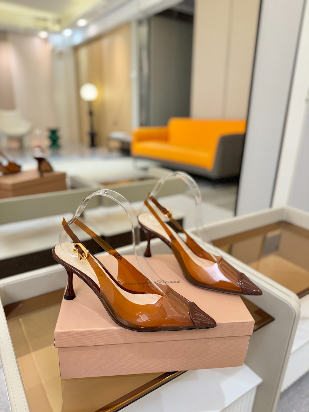 Gianvito rossi 👠顶级版本！代购品质！👡尖头高跟凉鞋，宛如从童话中走来的仙履😜💖。尖头设计