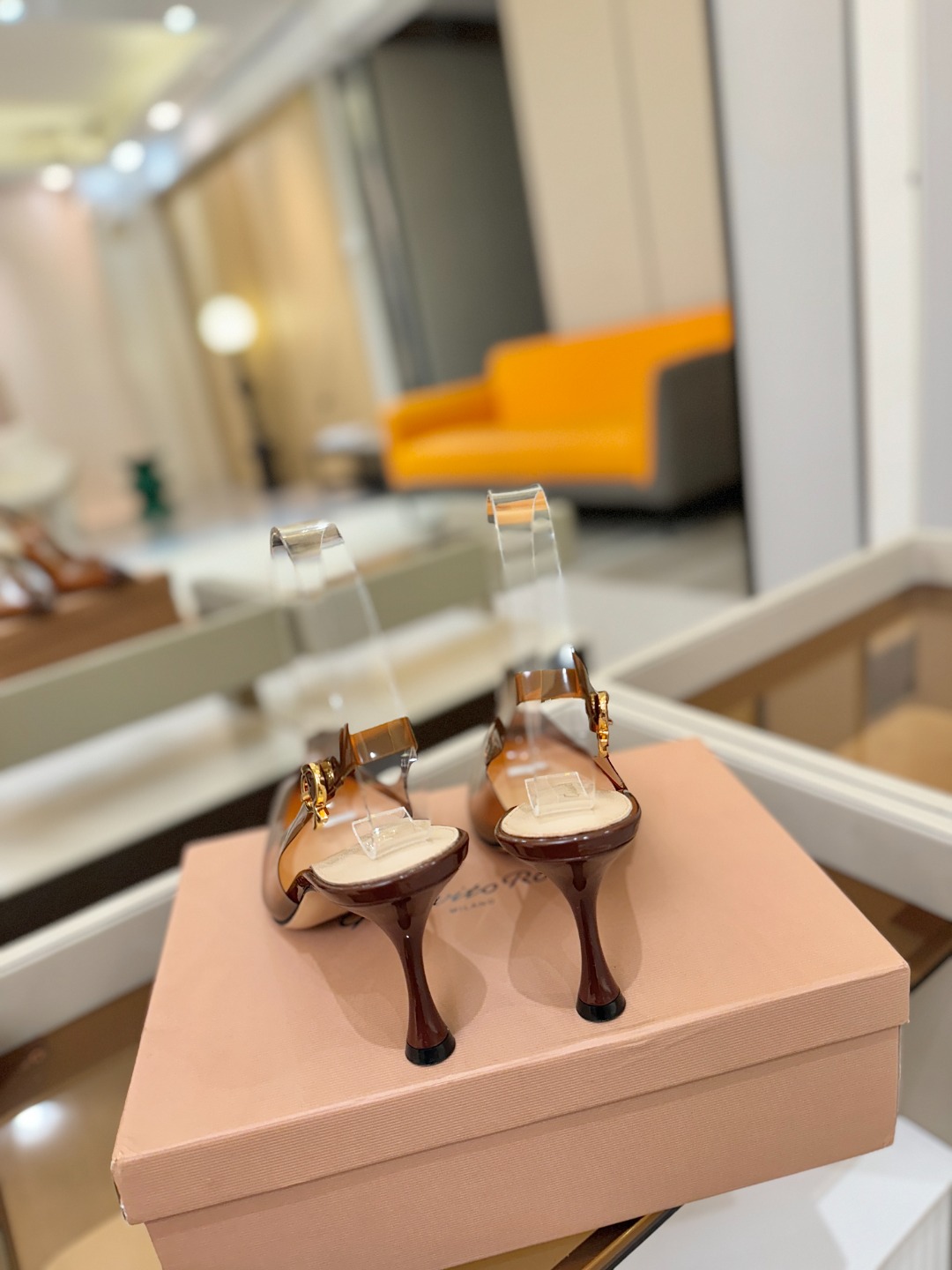 Gianvito rossi 👠顶级版本！代购品质！👡尖头高跟凉鞋，宛如从童话中走来的仙履😜💖。尖头设计