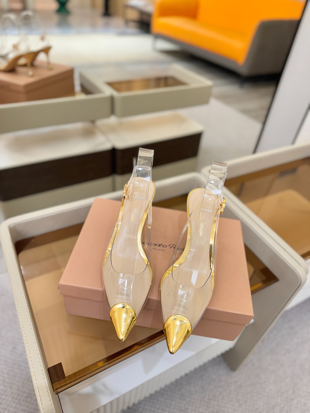 Gianvito rossi 👠顶级版本！代购品质！👡尖头高跟凉鞋，宛如从童话中走来的仙履😜💖。尖头设计