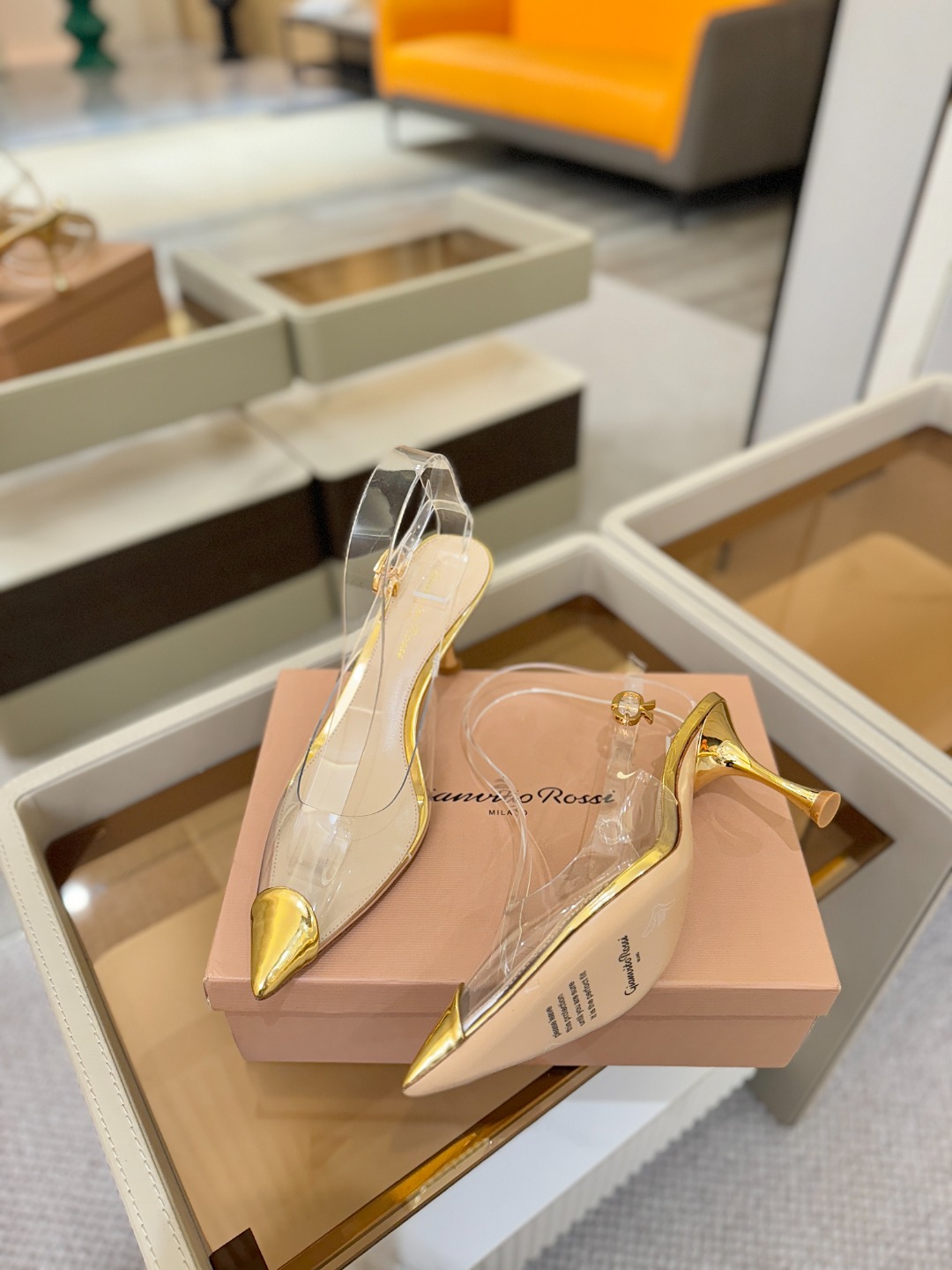 Gianvito rossi 👠顶级版本！代购品质！👡尖头高跟凉鞋，宛如从童话中走来的仙履😜💖。尖头设计