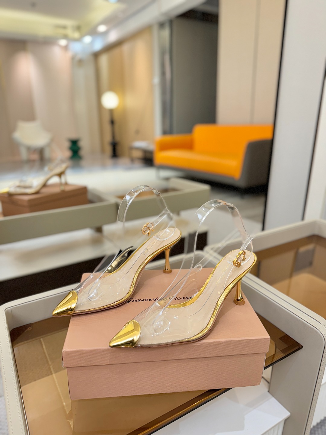 Gianvito rossi 👠顶级版本！代购品质！👡尖头高跟凉鞋，宛如从童话中走来的仙履😜💖。尖头设计
