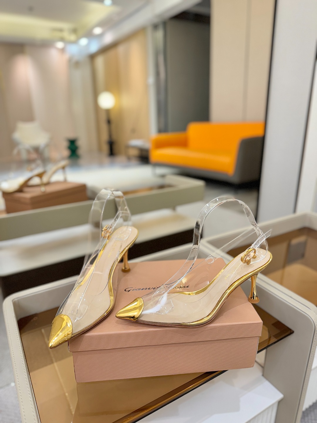 Gianvito rossi 👠顶级版本！代购品质！👡尖头高跟凉鞋，宛如从童话中走来的仙履😜💖。尖头设计