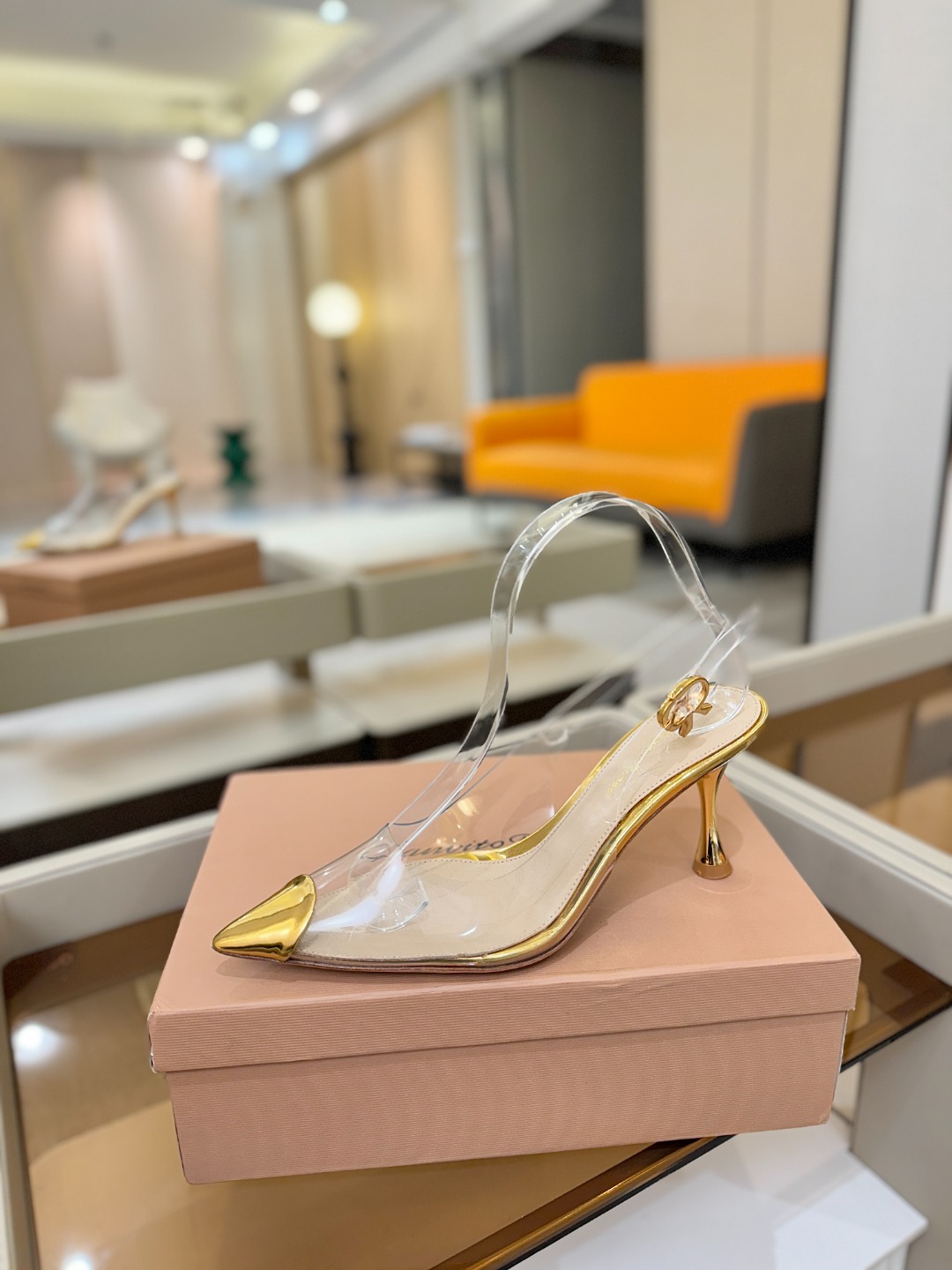 Gianvito rossi 👠顶级版本！代购品质！👡尖头高跟凉鞋，宛如从童话中走来的仙履😜💖。尖头设计