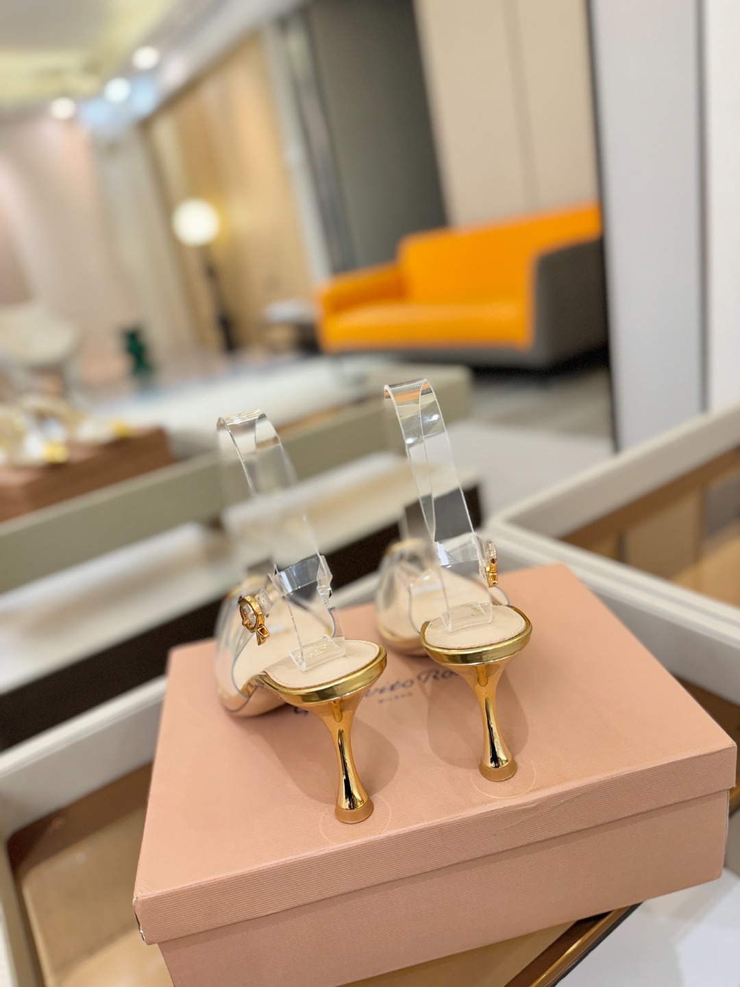 Gianvito rossi 👠顶级版本！代购品质！👡尖头高跟凉鞋，宛如从童话中走来的仙履😜💖。尖头设计