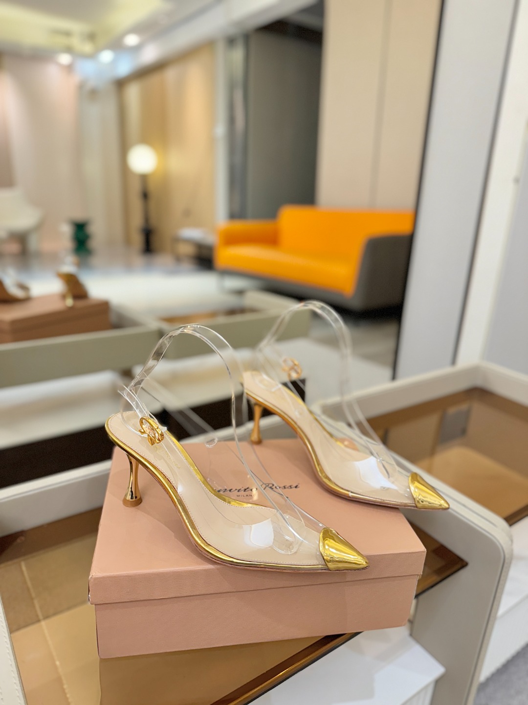 Gianvito rossi 👠顶级版本！代购品质！👡尖头高跟凉鞋，宛如从童话中走来的仙履😜💖。尖头设计