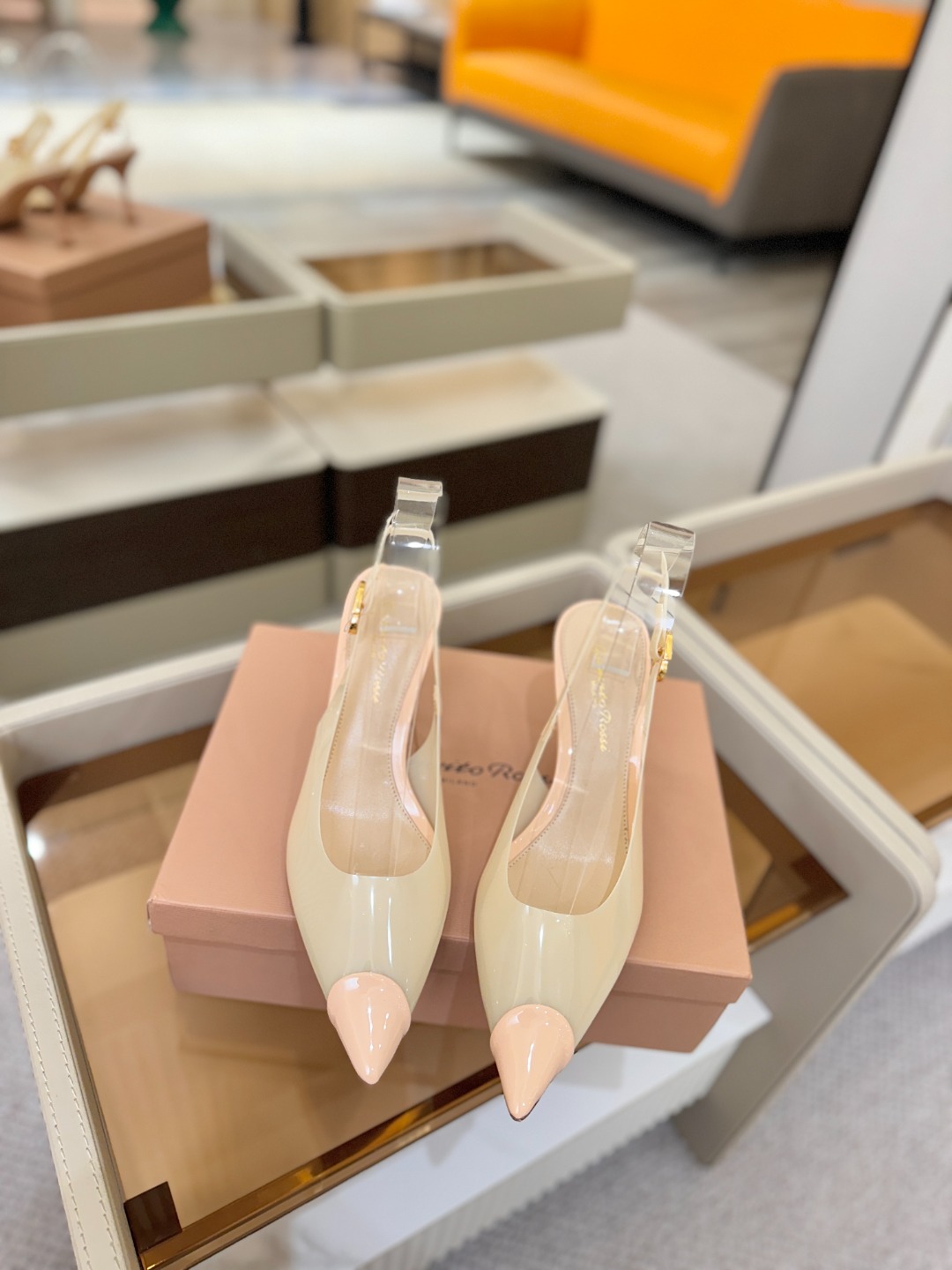 Gianvito rossi 👠顶级版本！代购品质！👡尖头高跟凉鞋，宛如从童话中走来的仙履😜💖。尖头设计