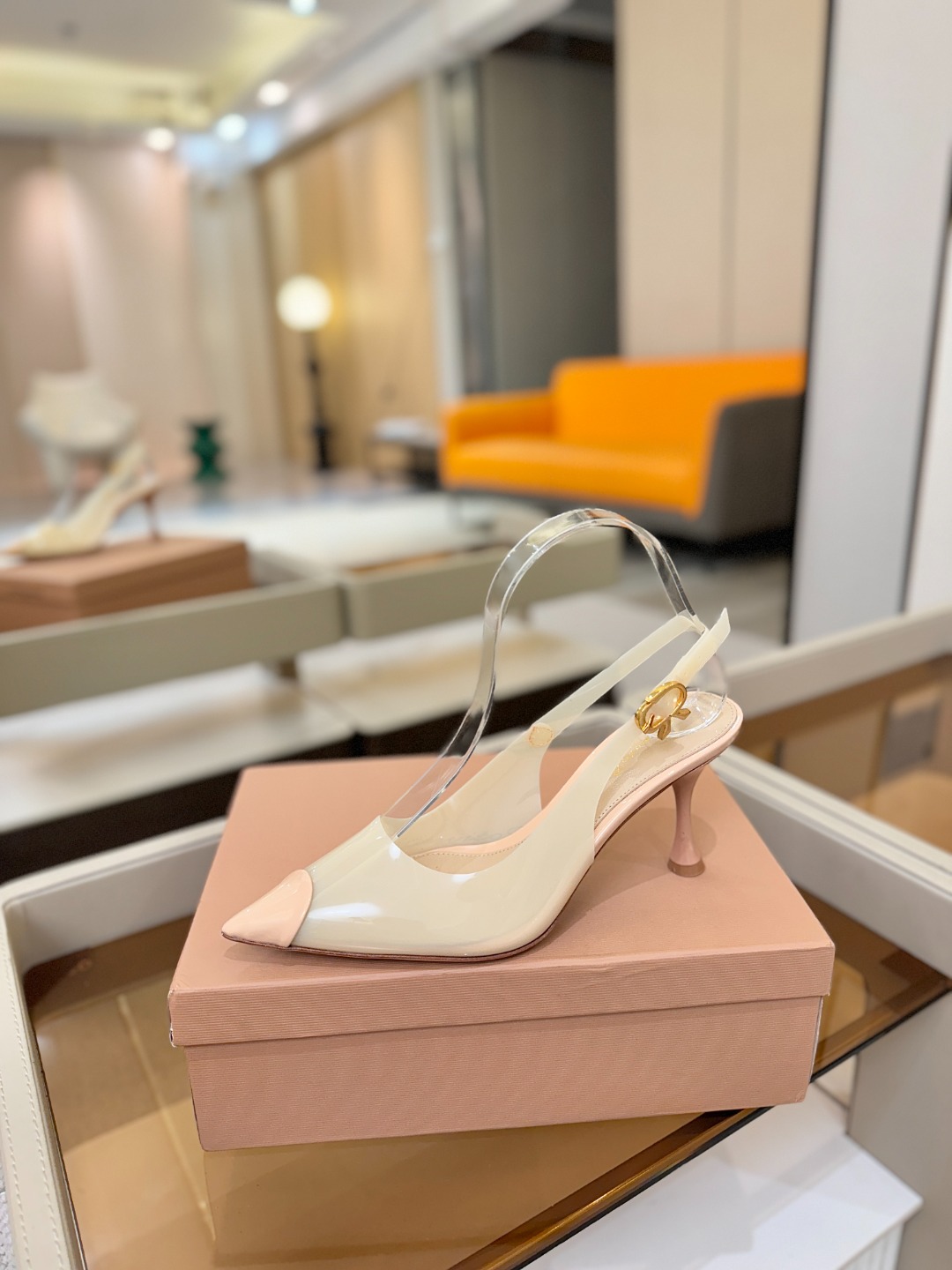 Gianvito rossi 👠顶级版本！代购品质！👡尖头高跟凉鞋，宛如从童话中走来的仙履😜💖。尖头设计
