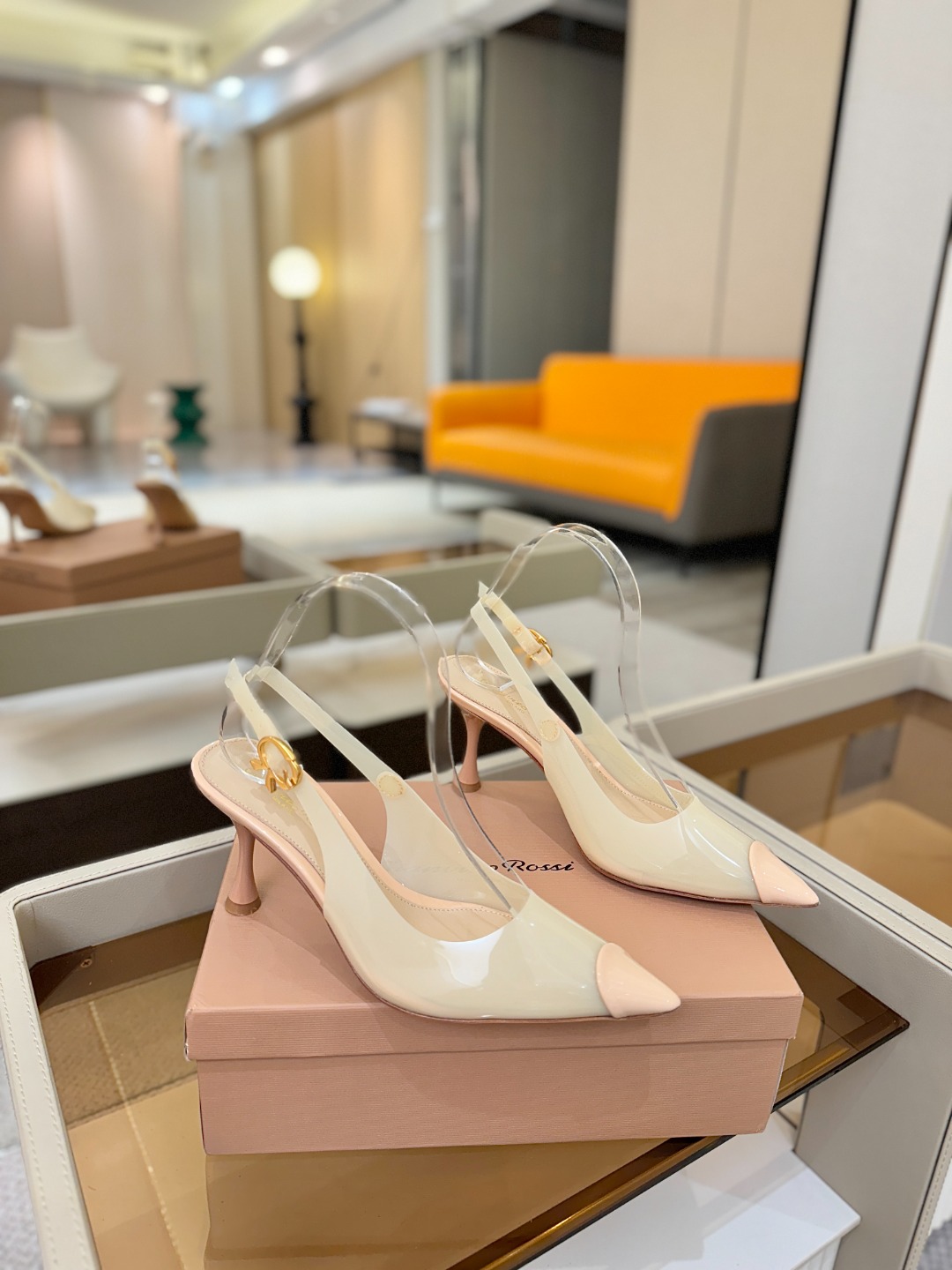 Gianvito rossi 👠顶级版本！代购品质！👡尖头高跟凉鞋，宛如从童话中走来的仙履😜💖。尖头设计