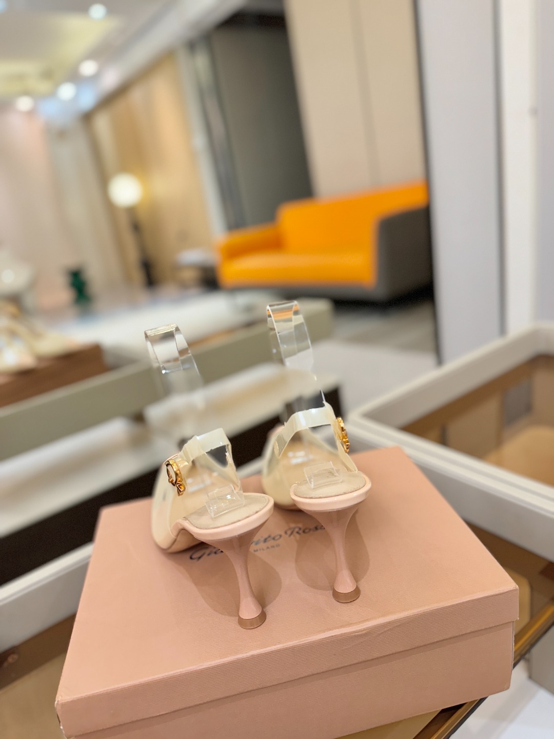 Gianvito rossi 👠顶级版本！代购品质！👡尖头高跟凉鞋，宛如从童话中走来的仙履😜💖。尖头设计