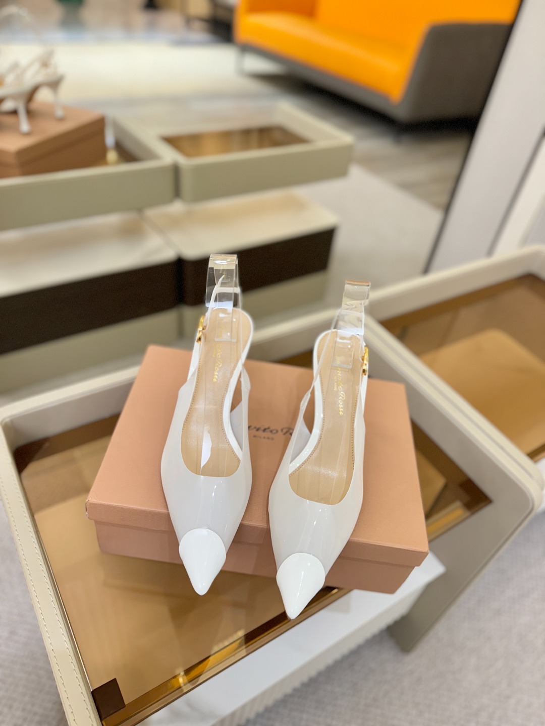 Gianvito rossi 👠顶级版本！代购品质！👡尖头高跟凉鞋，宛如从童话中走来的仙履😜💖。尖头设计