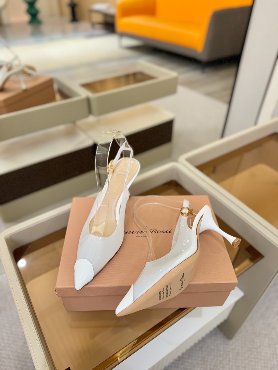 Gianvito rossi 👠顶级版本！代购品质！👡尖头高跟凉鞋，宛如从童话中走来的仙履😜💖。尖头设计