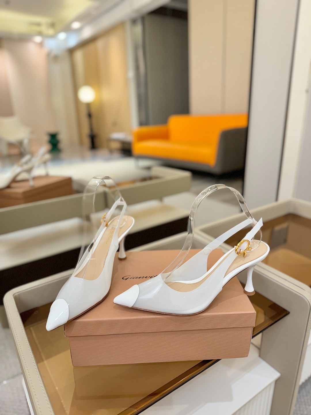 Gianvito rossi 👠顶级版本！代购品质！👡尖头高跟凉鞋，宛如从童话中走来的仙履😜💖。尖头设计