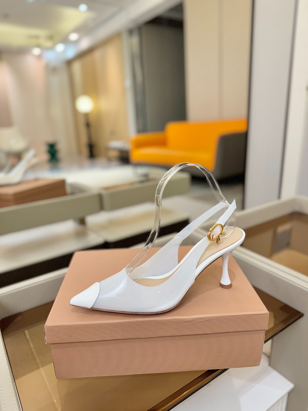 Gianvito rossi 👠顶级版本！代购品质！👡尖头高跟凉鞋，宛如从童话中走来的仙履😜💖。尖头设计