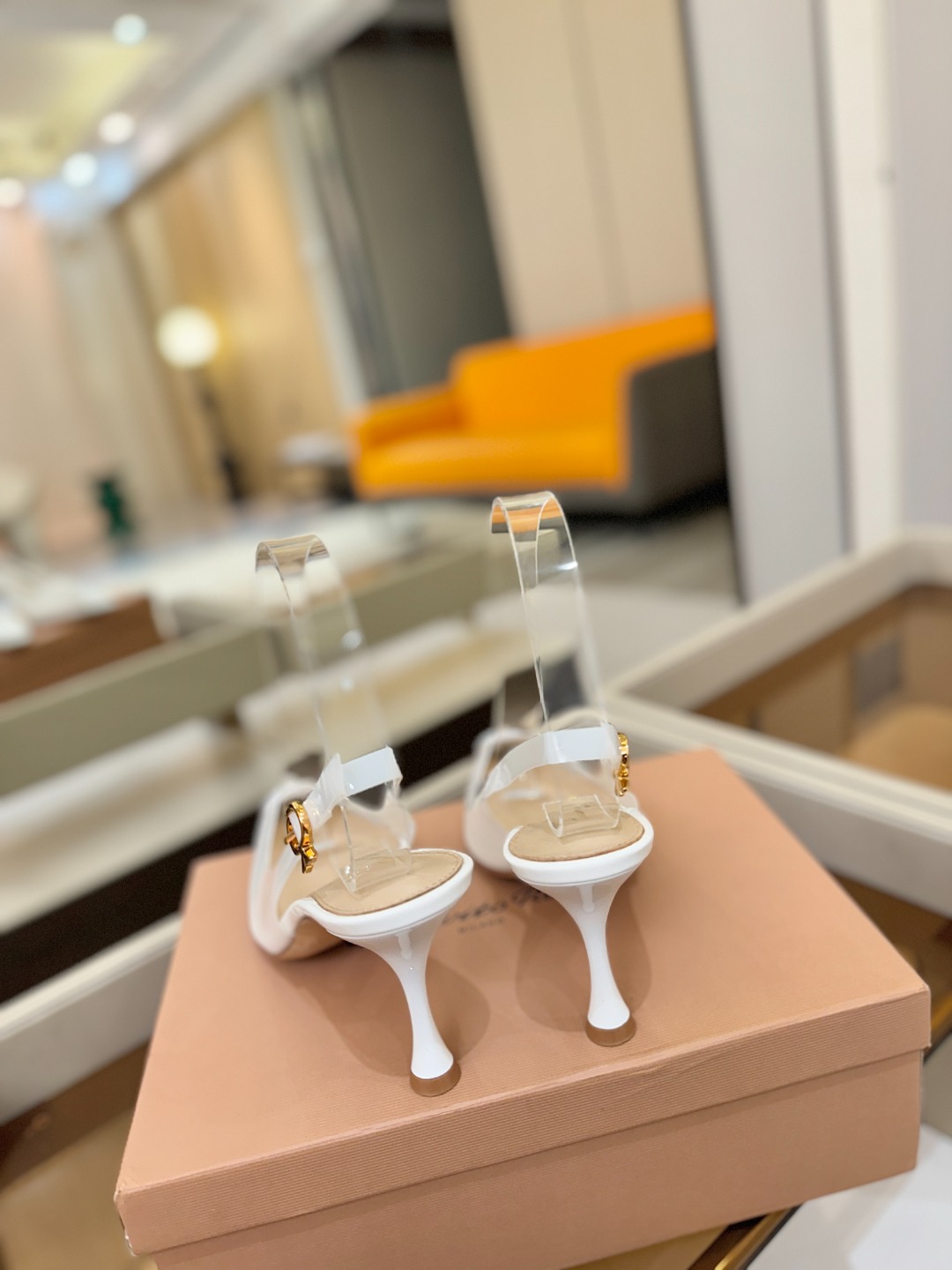 Gianvito rossi 👠顶级版本！代购品质！👡尖头高跟凉鞋，宛如从童话中走来的仙履😜💖。尖头设计