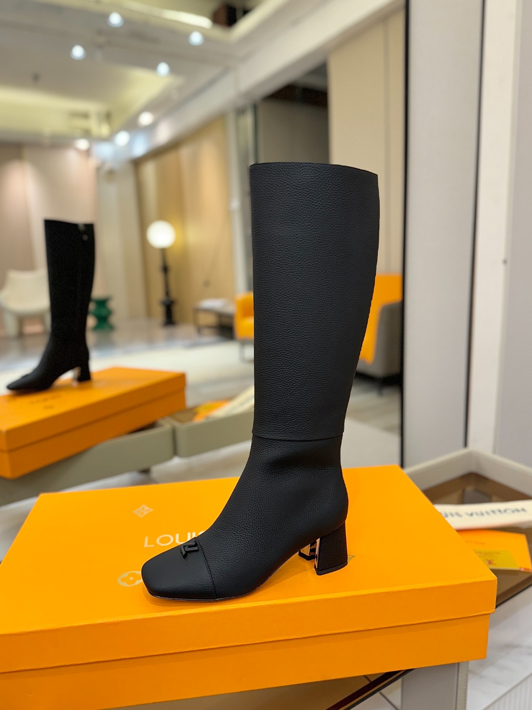 L✔️家秋冬 专柜 走秀16寸高靴、官网系列、同步更新、完美楦型+小V扣设计、再现经典、款式简单大方、走