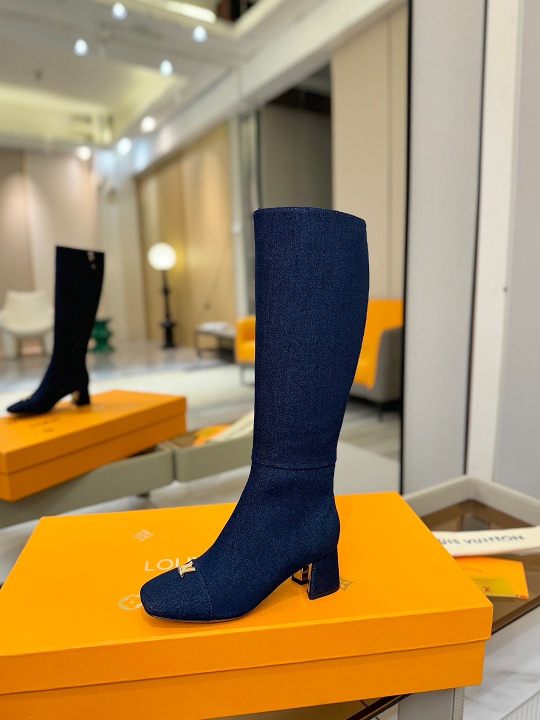 L✔️家秋冬 专柜 走秀16寸高靴、官网系列、同步更新、完美楦型+小V扣设计、再现经典、款式简单大方、走