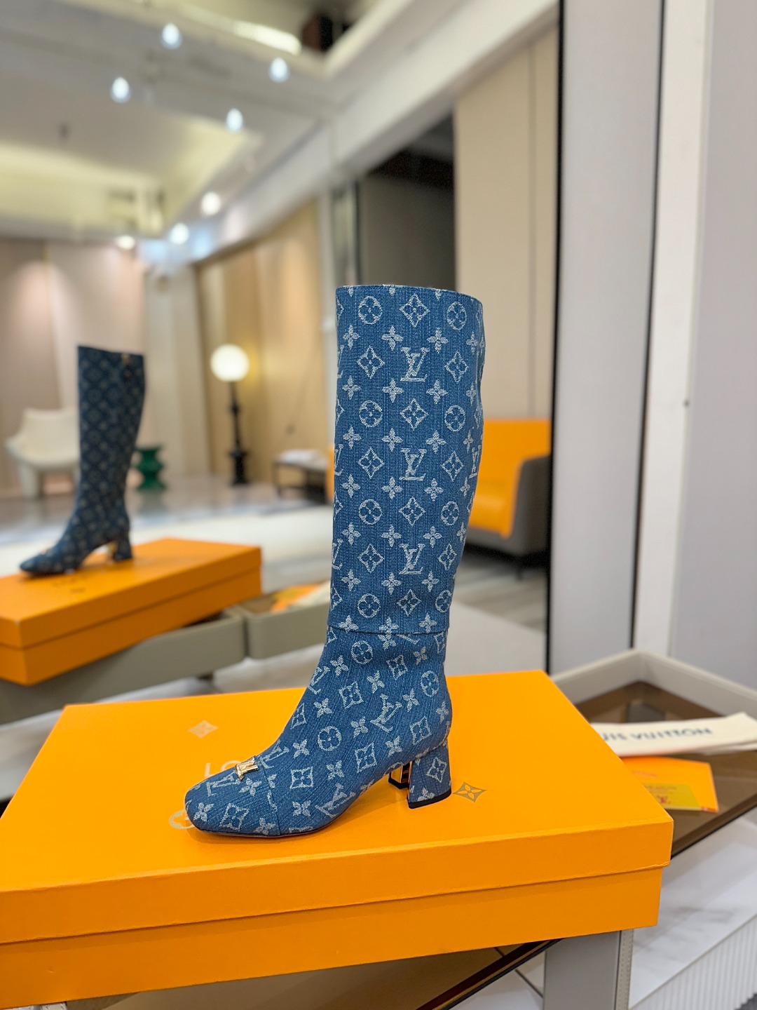 L✔️家秋冬 专柜 走秀16寸高靴、官网系列、同步更新、完美楦型+小V扣设计、再现经典、款式简单大方、走