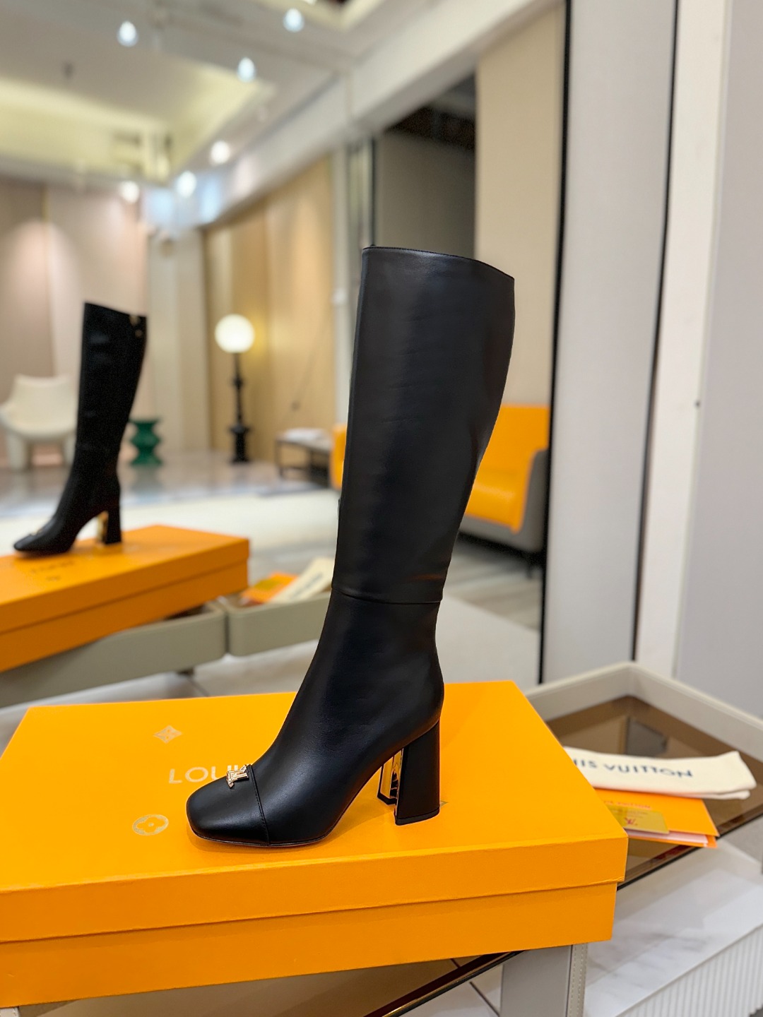 L✔️家秋冬 专柜 走秀16寸高靴、官网系列、同步更新、完美楦型+小V扣设计、再现经典、款式简单大方、走