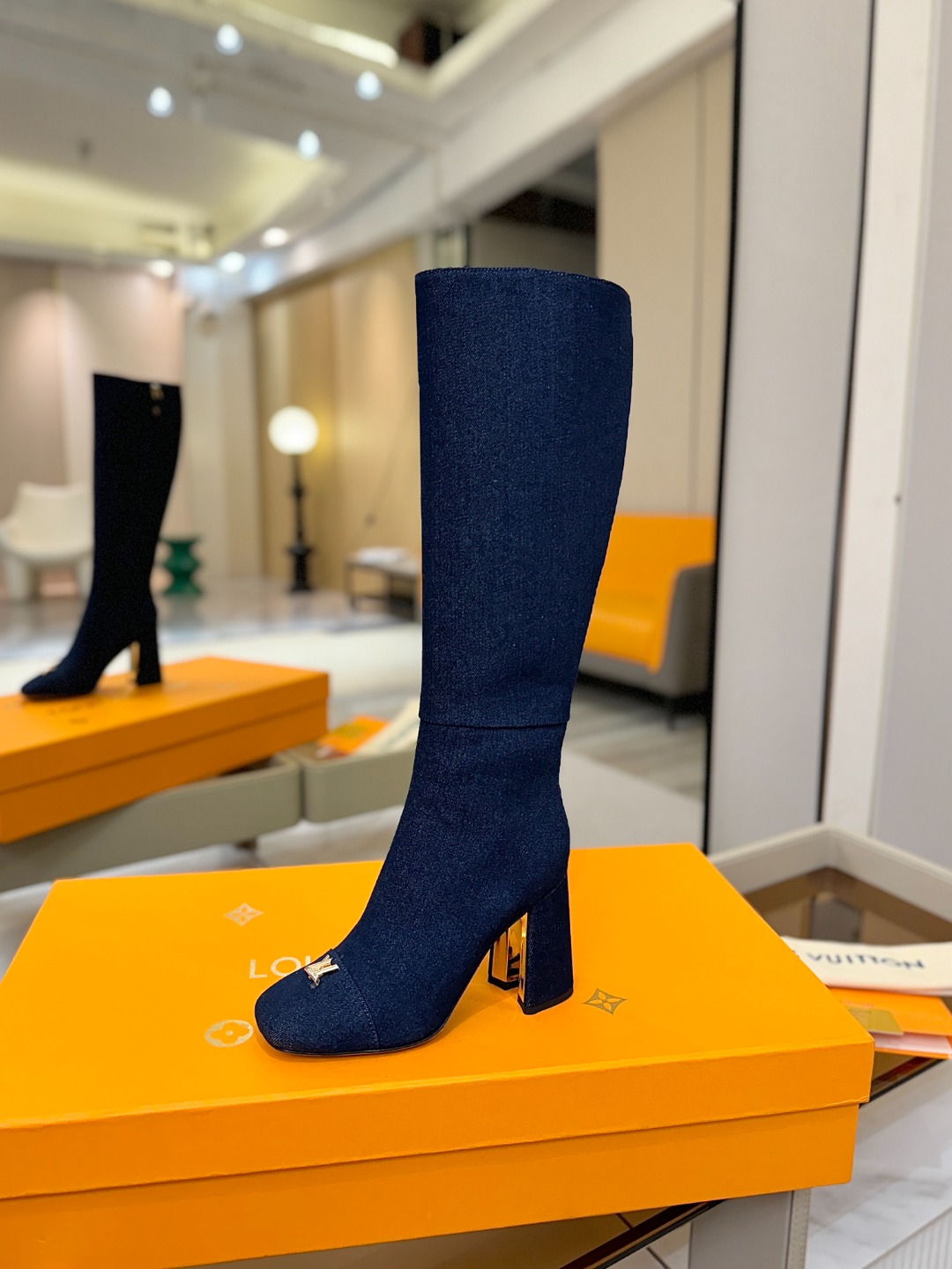L✔️家秋冬 专柜 走秀16寸高靴、官网系列、同步更新、完美楦型+小V扣设计、再现经典、款式简单大方、走