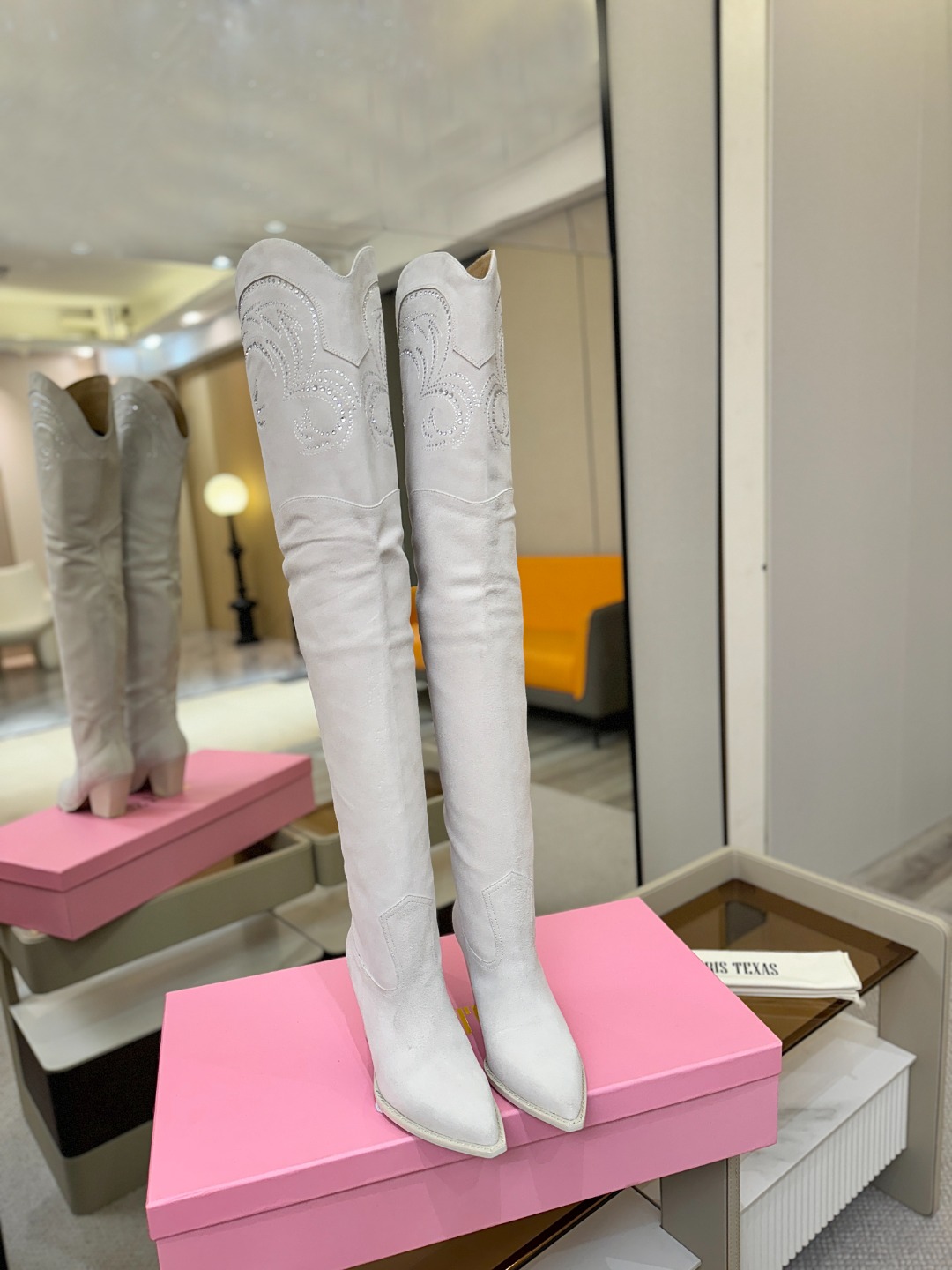 𝙋𝙖𝙧𝙞𝙨 𝙏𝙚𝙭𝙖𝙨 德州巴黎 Paris Texas 刺绣烫钻过膝长靴 ♡优雅风格，创造不一样的感觉