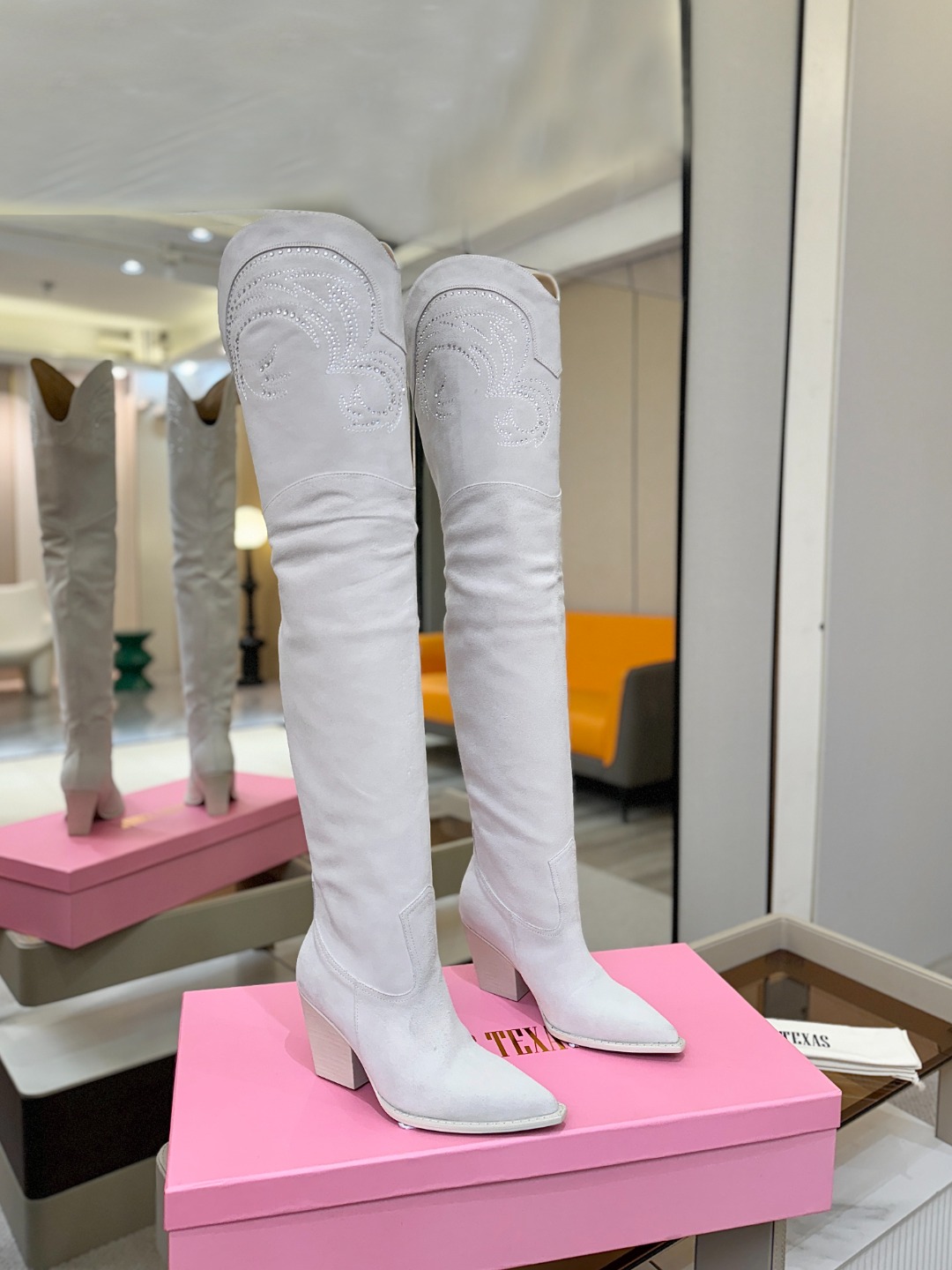 𝙋𝙖𝙧𝙞𝙨 𝙏𝙚𝙭𝙖𝙨 德州巴黎 Paris Texas 刺绣烫钻过膝长靴 ♡优雅风格，创造不一样的感觉