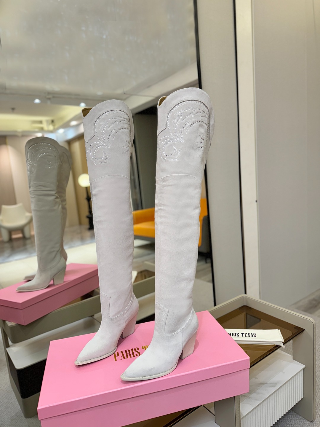 𝙋𝙖𝙧𝙞𝙨 𝙏𝙚𝙭𝙖𝙨 德州巴黎 Paris Texas 刺绣烫钻过膝长靴 ♡优雅风格，创造不一样的感觉