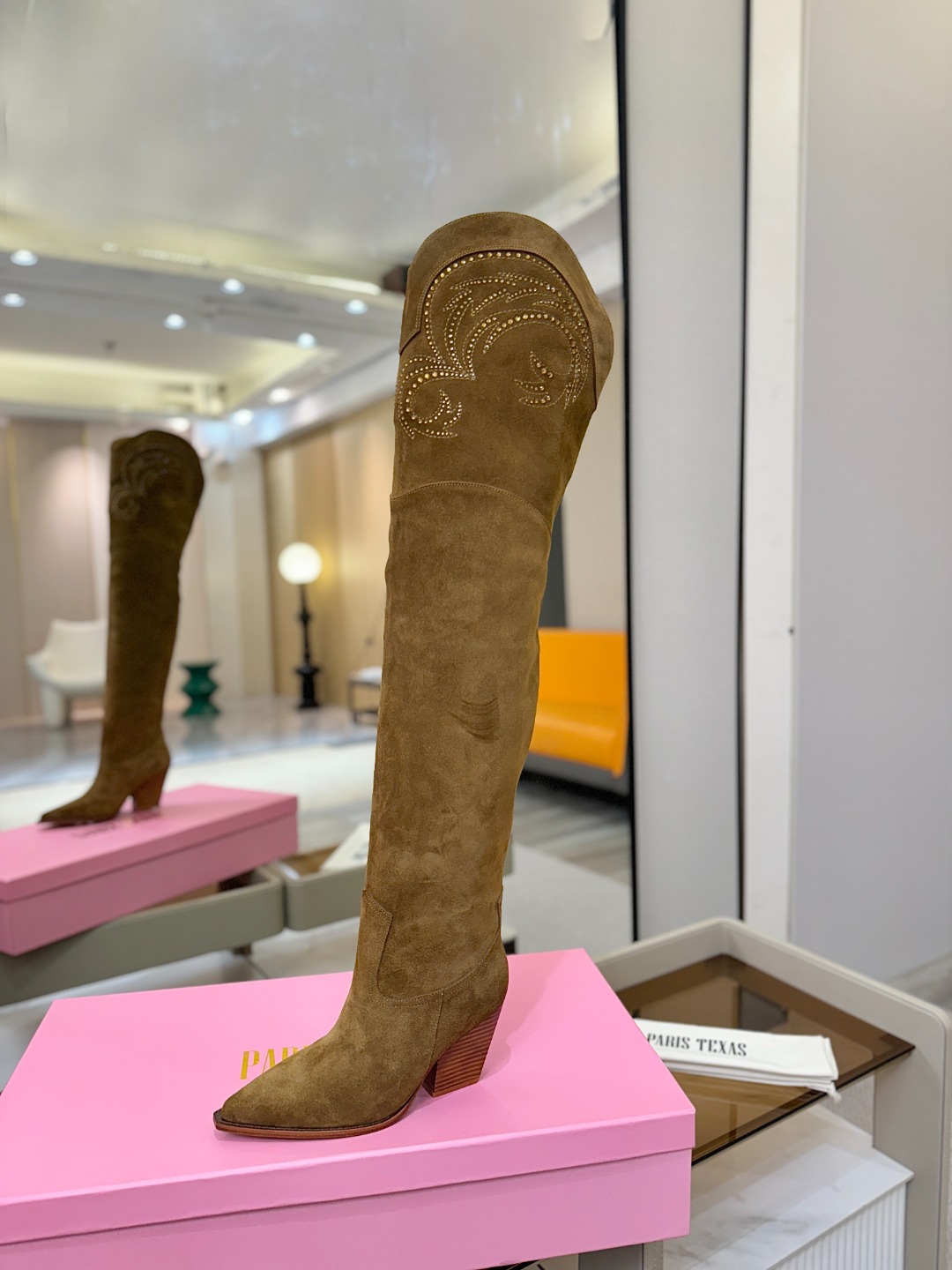 NO:558888,Price Paris Texas embroidered rhinestone over-the-knee boots, elegant style, creating a different feeling!   It is an indispensable shoe in your shoe cabinet!  Simple temperament style, the highest version on the market ◆ Material mercerized cow velvet ◆ ◆ Lining and foot pads water-dyed sheepskin ◆ ◆ Outsole Double-layered Italian leather outsole ◆ ◆ High heel. Counter packaging ◆ ◆-(..Customized, non-returnable) ◆, boots, boots, sheepskin, Leather soles19860909价格  德州巴黎 Paris Texas 刺绣烫钻过膝长靴  优雅风格,创造不一样的感觉！  它是你鞋柜里不可缺少的战靴！ 简约气质款式,市场最高版本   ◆ 材料丝光牛绒 ◆  ◆ 内里、垫脚水染羊皮 ◆  ◆ 大底双层意大利真皮大底 ◆ ◆ 跟高.  专柜包装 ◆  ◆-（..定做不退换）◆,靴子,boots,sheepskin,Leather soles,Women's Shoes