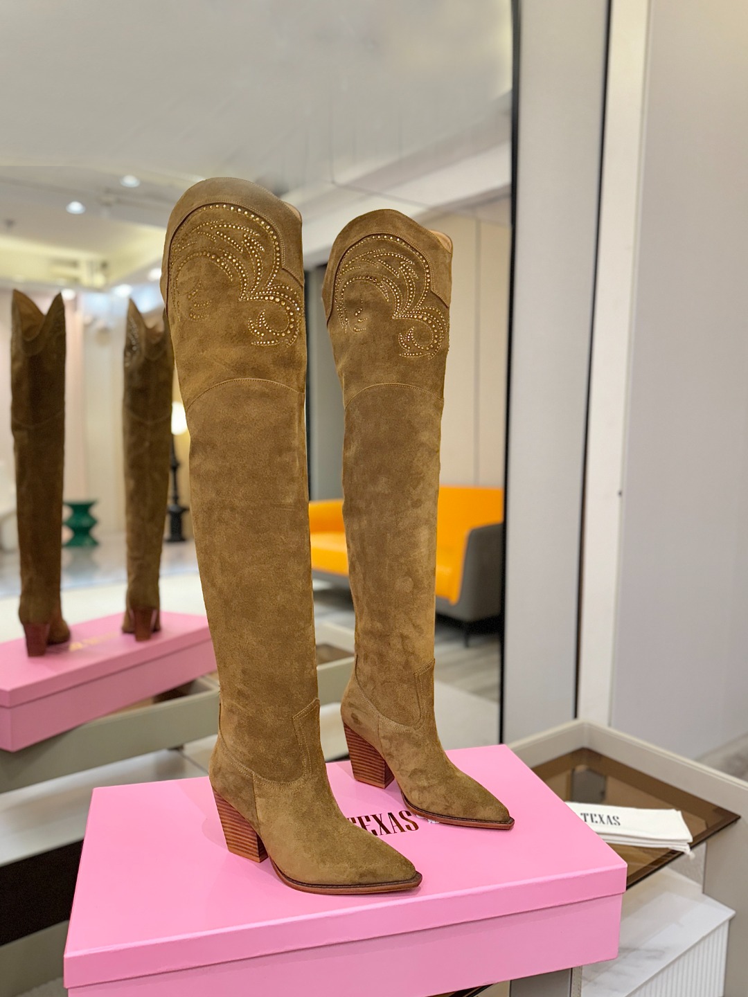 𝙋𝙖𝙧𝙞𝙨 𝙏𝙚𝙭𝙖𝙨 德州巴黎 Paris Texas 刺绣烫钻过膝长靴 ♡优雅风格，创造不一样的感觉
