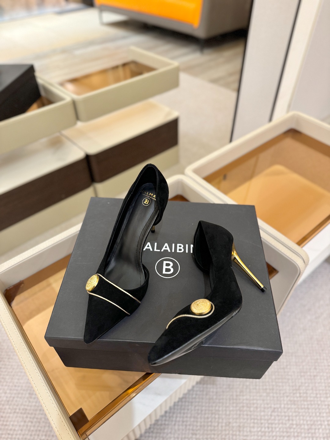 巴尔曼 走秀 时装高跟单鞋ʚ😊ɞ 品牌巴尔曼𝘽𝙖𝙡𝙢𝙖𝙞𝙣由法国时装设计师𝙥𝙞𝙚𝙧𝙧𝙚 𝘽𝙖𝙡𝙢𝙖𝙞𝙣（