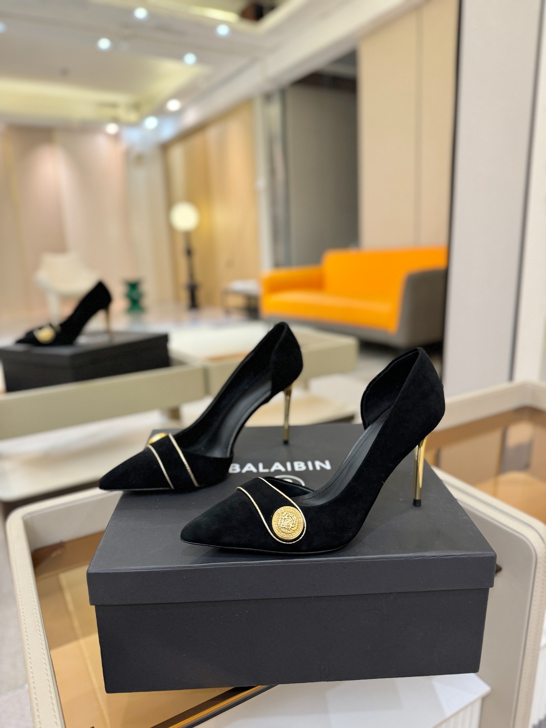 巴尔曼 走秀 时装高跟单鞋ʚ😊ɞ 品牌巴尔曼𝘽𝙖𝙡𝙢𝙖𝙞𝙣由法国时装设计师𝙥𝙞𝙚𝙧𝙧𝙚 𝘽𝙖𝙡𝙢𝙖𝙞𝙣（