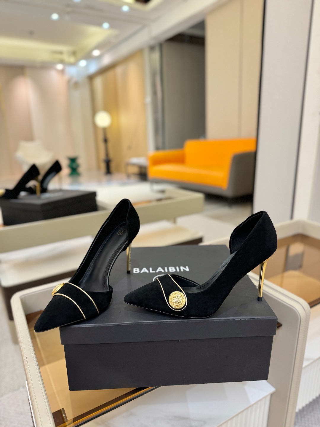 巴尔曼 走秀 时装高跟单鞋ʚ😊ɞ 品牌巴尔曼𝘽𝙖𝙡𝙢𝙖𝙞𝙣由法国时装设计师𝙥𝙞𝙚𝙧𝙧𝙚 𝘽𝙖𝙡𝙢𝙖𝙞𝙣（