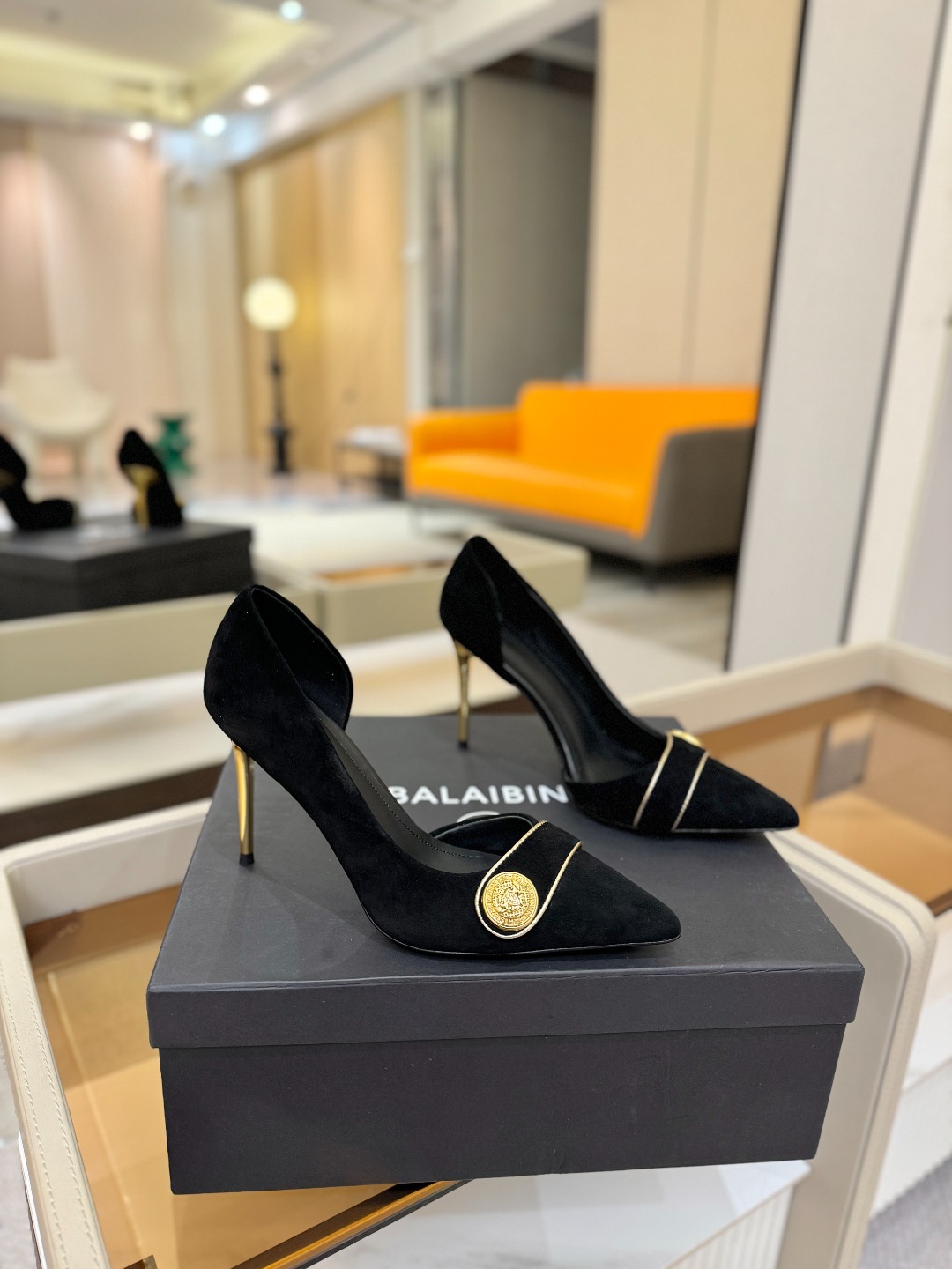 巴尔曼 走秀 时装高跟单鞋ʚ😊ɞ 品牌巴尔曼𝘽𝙖𝙡𝙢𝙖𝙞𝙣由法国时装设计师𝙥𝙞𝙚𝙧𝙧𝙚 𝘽𝙖𝙡𝙢𝙖𝙞𝙣（