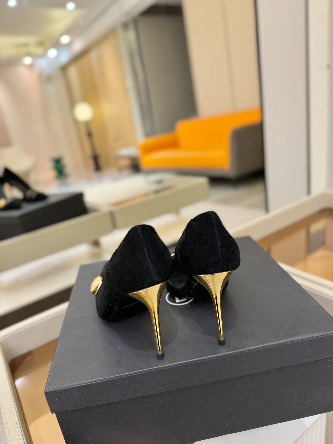 巴尔曼 走秀 时装高跟单鞋ʚ😊ɞ 品牌巴尔曼𝘽𝙖𝙡𝙢𝙖𝙞𝙣由法国时装设计师𝙥𝙞𝙚𝙧𝙧𝙚 𝘽𝙖𝙡𝙢𝙖𝙞𝙣（