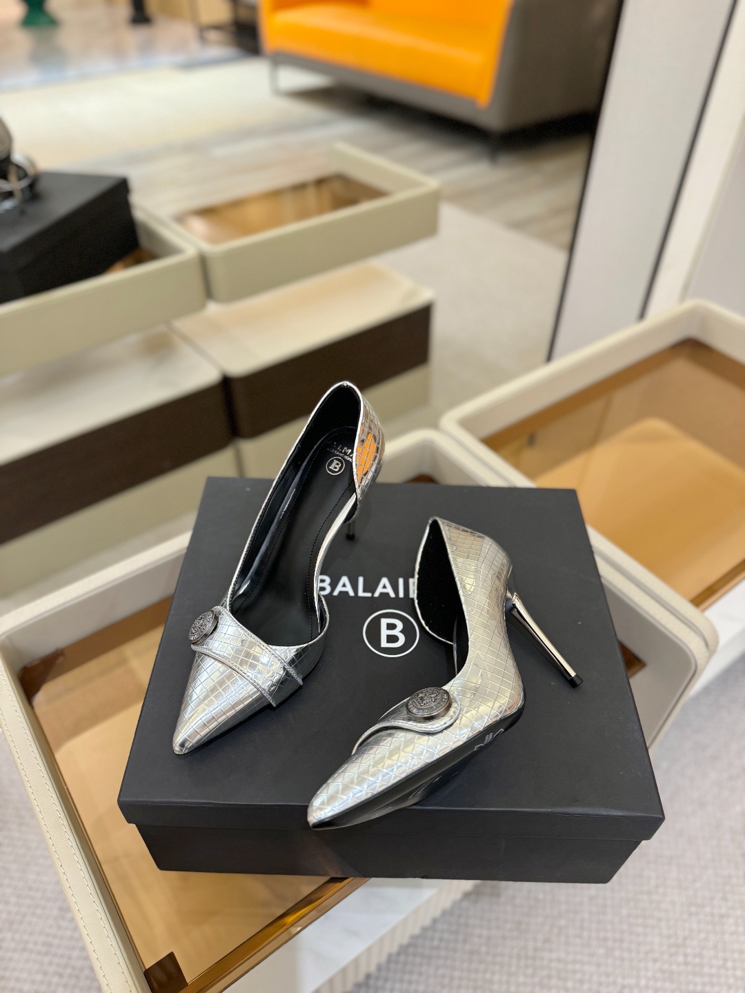 巴尔曼 走秀 时装高跟单鞋ʚ😊ɞ 品牌巴尔曼𝘽𝙖𝙡𝙢𝙖𝙞𝙣由法国时装设计师𝙥𝙞𝙚𝙧𝙧𝙚 𝘽𝙖𝙡𝙢𝙖𝙞𝙣（