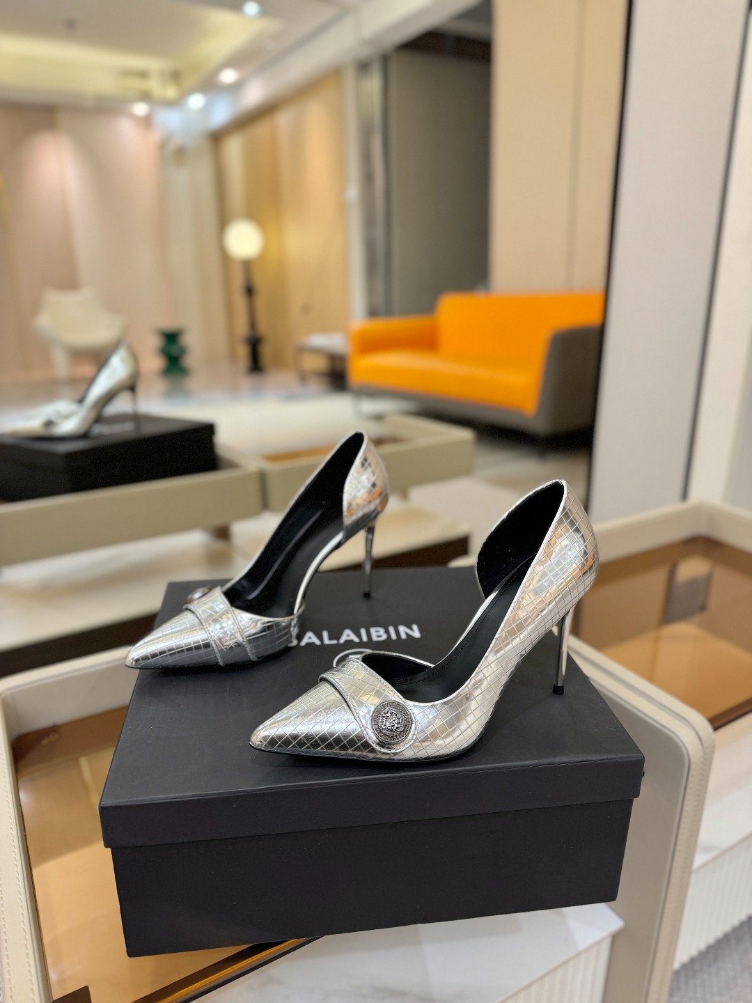 巴尔曼 走秀 时装高跟单鞋ʚ😊ɞ 品牌巴尔曼𝘽𝙖𝙡𝙢𝙖𝙞𝙣由法国时装设计师𝙥𝙞𝙚𝙧𝙧𝙚 𝘽𝙖𝙡𝙢𝙖𝙞𝙣（