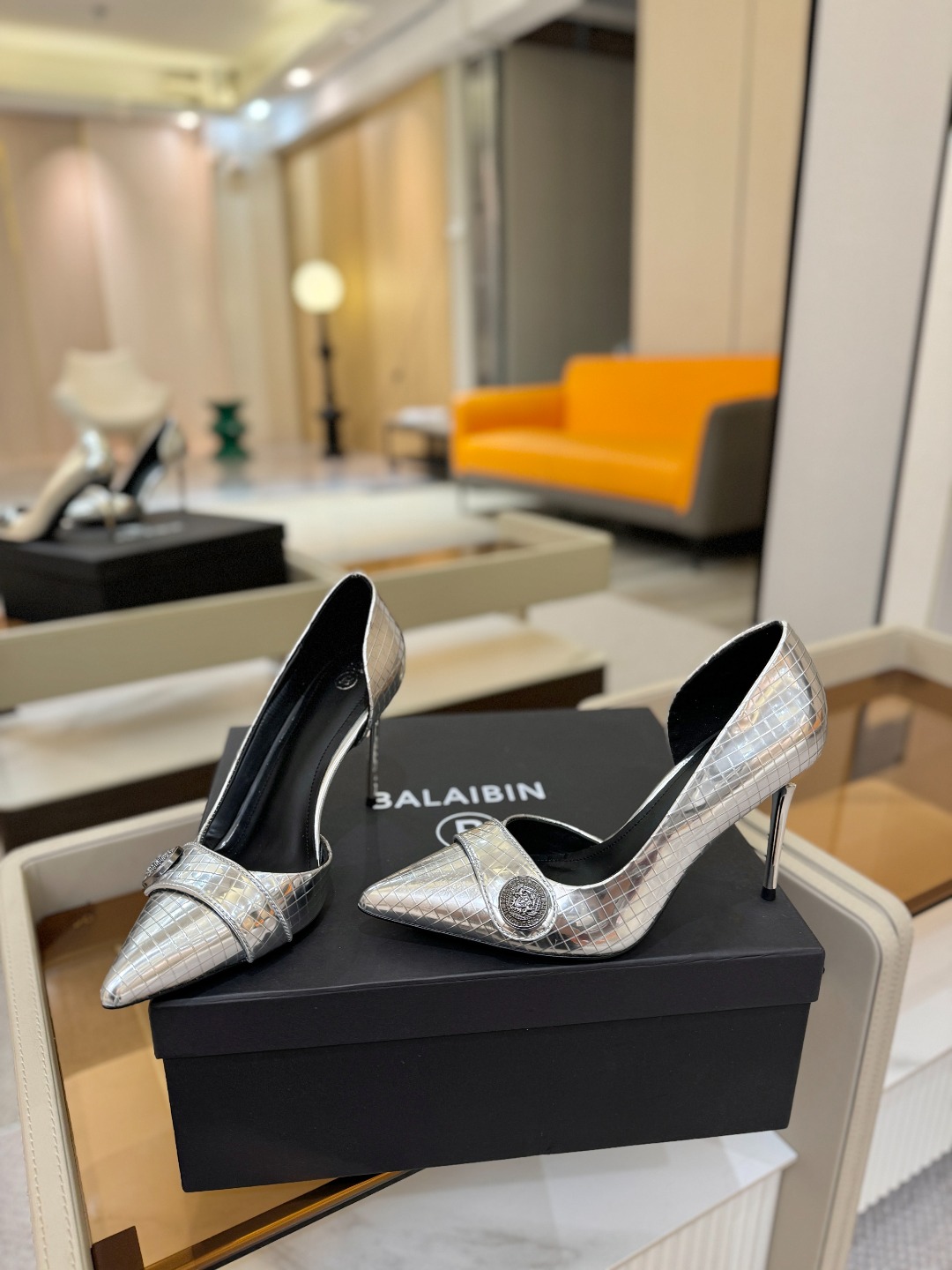 巴尔曼 走秀 时装高跟单鞋ʚ😊ɞ 品牌巴尔曼𝘽𝙖𝙡𝙢𝙖𝙞𝙣由法国时装设计师𝙥𝙞𝙚𝙧𝙧𝙚 𝘽𝙖𝙡𝙢𝙖𝙞𝙣（