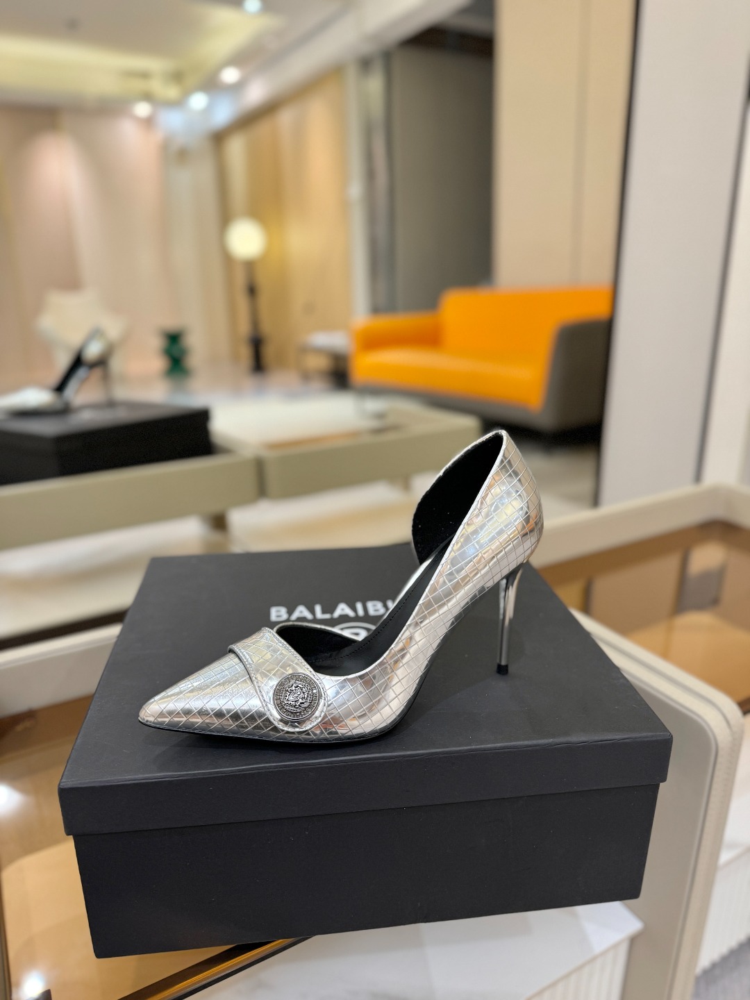 巴尔曼 走秀 时装高跟单鞋ʚ😊ɞ 品牌巴尔曼𝘽𝙖𝙡𝙢𝙖𝙞𝙣由法国时装设计师𝙥𝙞𝙚𝙧𝙧𝙚 𝘽𝙖𝙡𝙢𝙖𝙞𝙣（