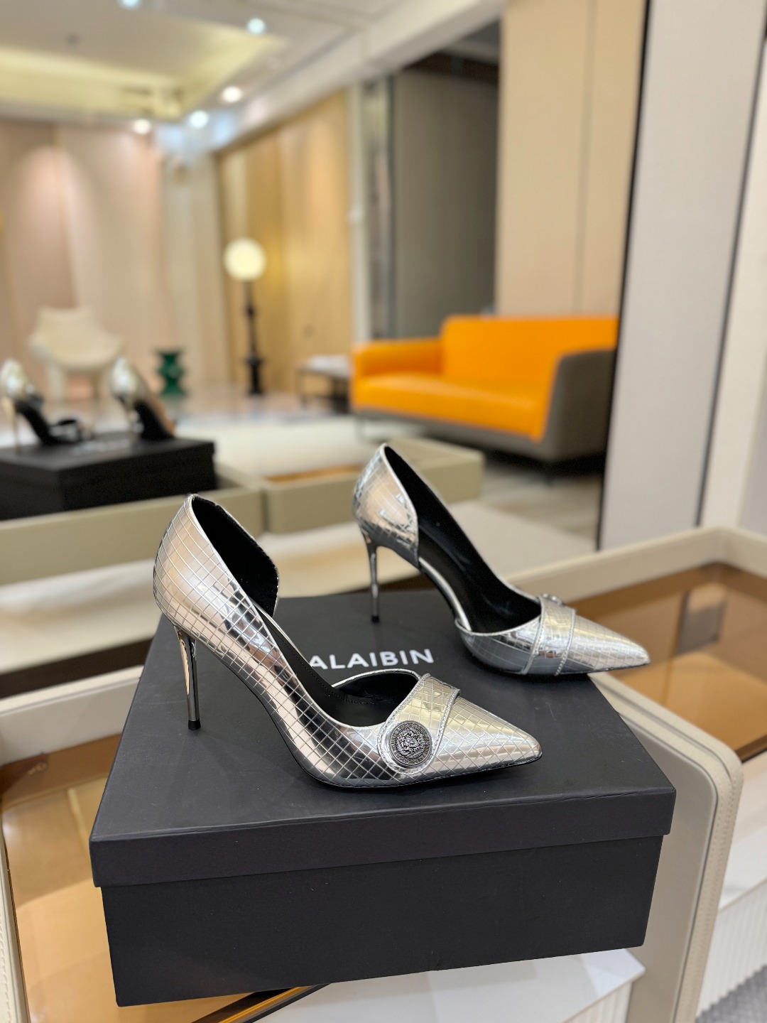 巴尔曼 走秀 时装高跟单鞋ʚ😊ɞ 品牌巴尔曼𝘽𝙖𝙡𝙢𝙖𝙞𝙣由法国时装设计师𝙥𝙞𝙚𝙧𝙧𝙚 𝘽𝙖𝙡𝙢𝙖𝙞𝙣（