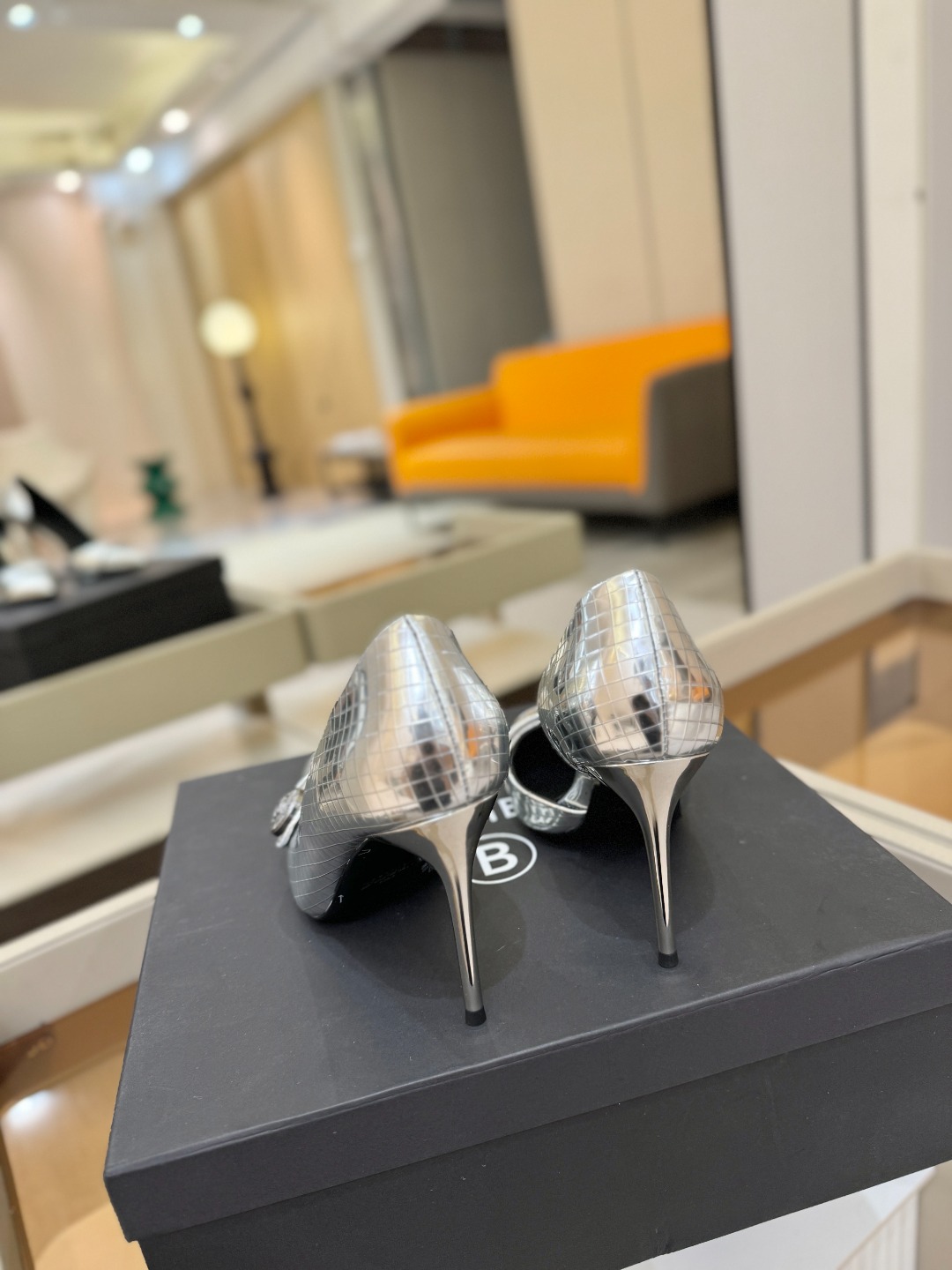 巴尔曼 走秀 时装高跟单鞋ʚ😊ɞ 品牌巴尔曼𝘽𝙖𝙡𝙢𝙖𝙞𝙣由法国时装设计师𝙥𝙞𝙚𝙧𝙧𝙚 𝘽𝙖𝙡𝙢𝙖𝙞𝙣（