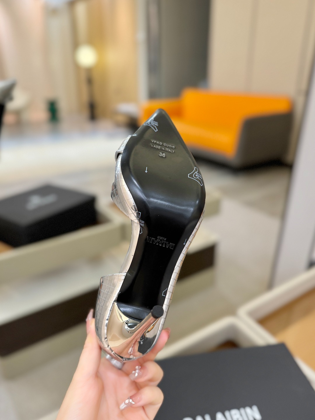 巴尔曼 走秀 时装高跟单鞋ʚ😊ɞ 品牌巴尔曼𝘽𝙖𝙡𝙢𝙖𝙞𝙣由法国时装设计师𝙥𝙞𝙚𝙧𝙧𝙚 𝘽𝙖𝙡𝙢𝙖𝙞𝙣（