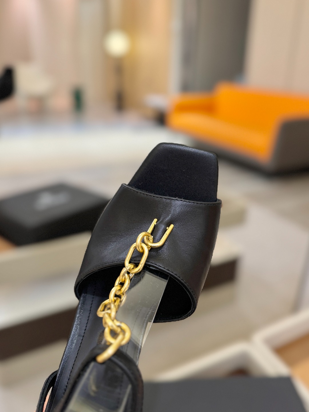 巴尔曼 走秀 时装高跟链条凉鞋ʚ😊ɞ 品牌巴尔曼𝘽𝙖𝙡𝙢𝙖𝙞𝙣由法国时装设计师𝙥𝙞𝙚𝙧𝙧𝙚 𝘽𝙖𝙡𝙢𝙖𝙞