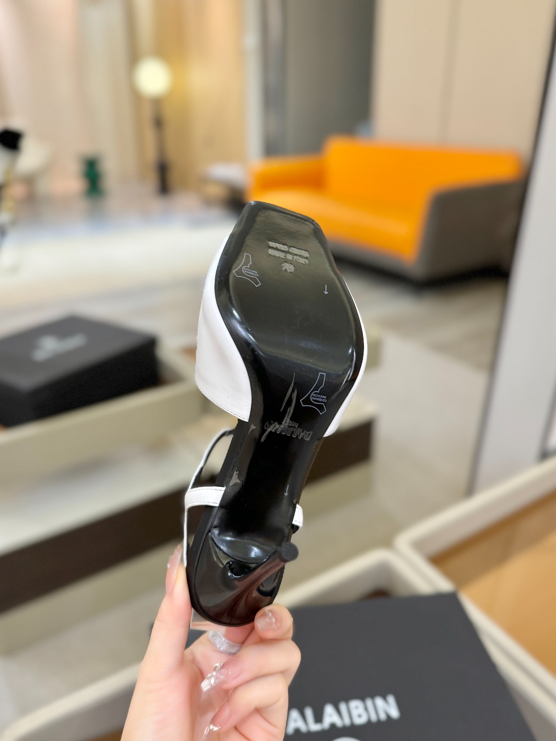 巴尔曼 走秀 时装高跟链条凉鞋ʚ😊ɞ 品牌巴尔曼𝘽𝙖𝙡𝙢𝙖𝙞𝙣由法国时装设计师𝙥𝙞𝙚𝙧𝙧𝙚 𝘽𝙖𝙡𝙢𝙖𝙞