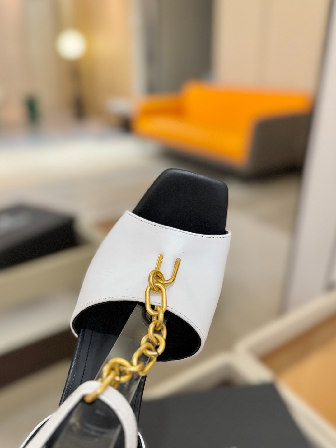 巴尔曼 走秀 时装高跟链条凉鞋ʚ😊ɞ 品牌巴尔曼𝘽𝙖𝙡𝙢𝙖𝙞𝙣由法国时装设计师𝙥𝙞𝙚𝙧𝙧𝙚 𝘽𝙖𝙡𝙢𝙖𝙞